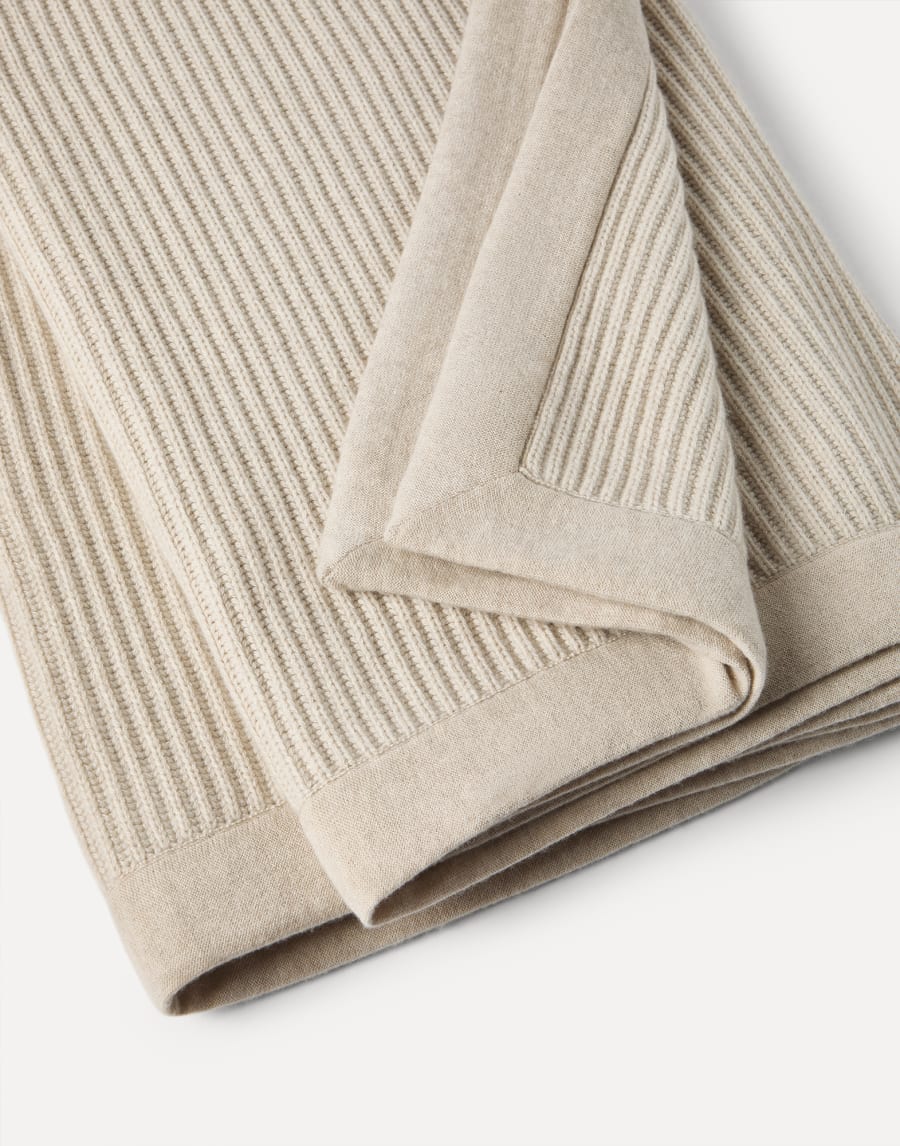 Knit blanket Warm Beige Lifestyle - Brunello Cucinelli
