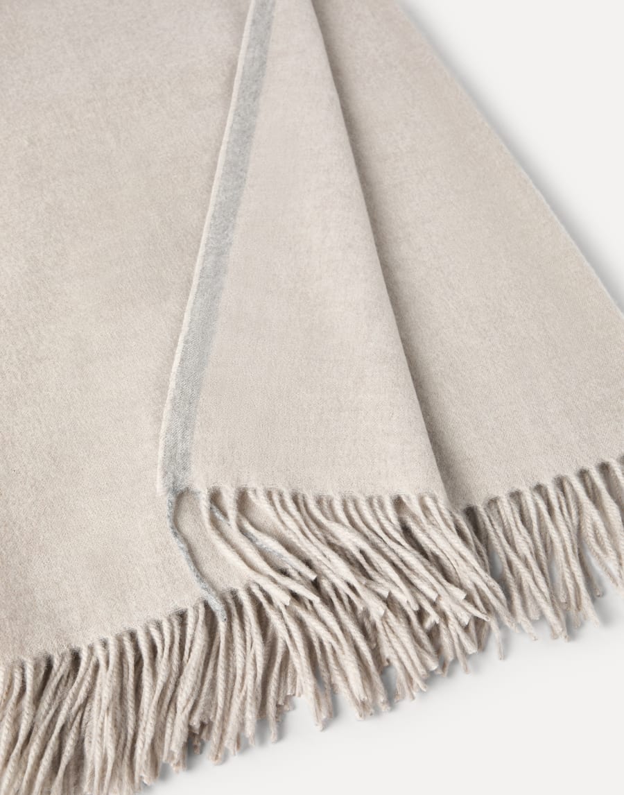 Cashmere throw Beige Lifestyle - Brunello Cucinelli