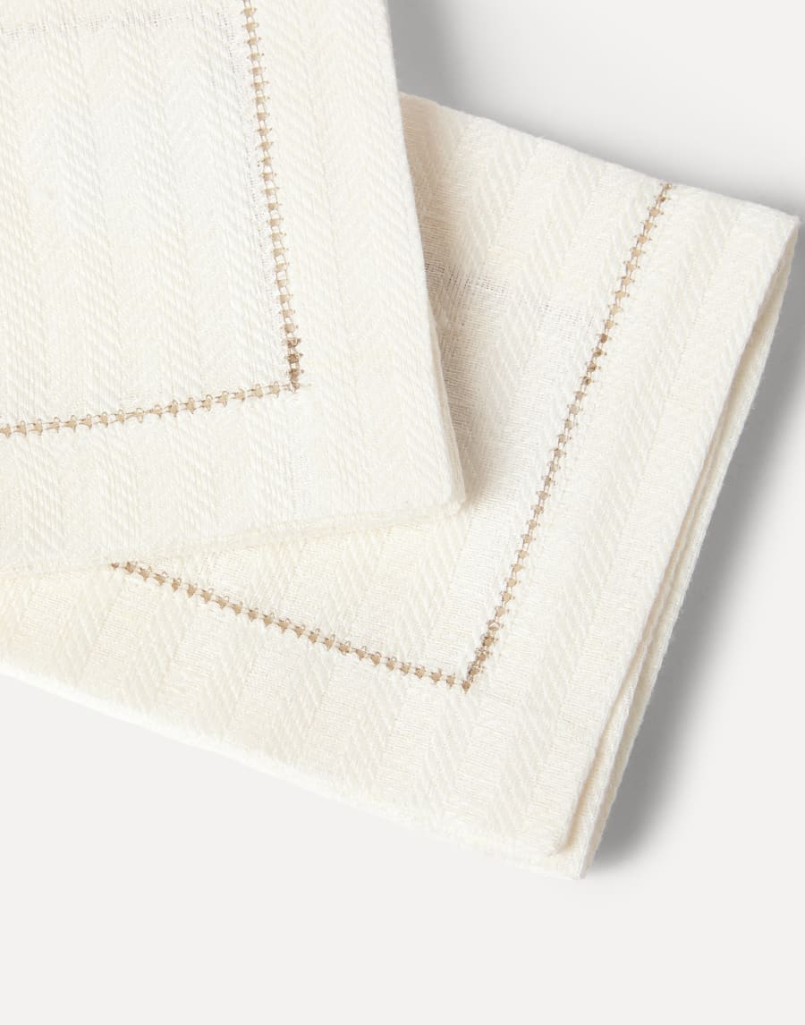 Chalk stripe linen 4-pc large napkins set Buff Lifestyle - Brunello Cucinelli