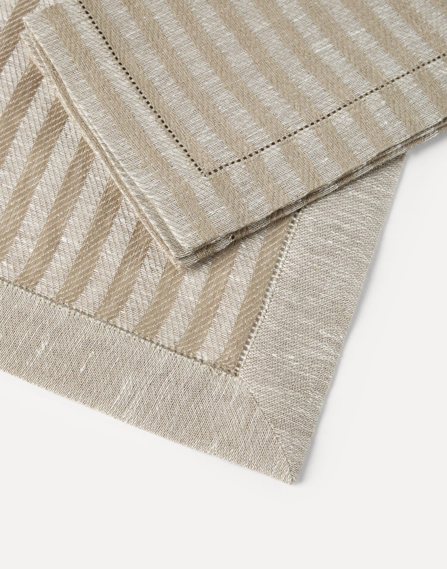 Chalk stripe linen placemat and napkin set Light Grey Lifestyle - Brunello Cucinelli