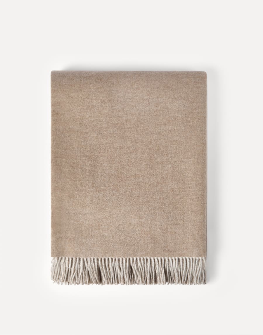 Cashmere double cloth lightweight throw Beige Lifestyle - Brunello Cucinelli