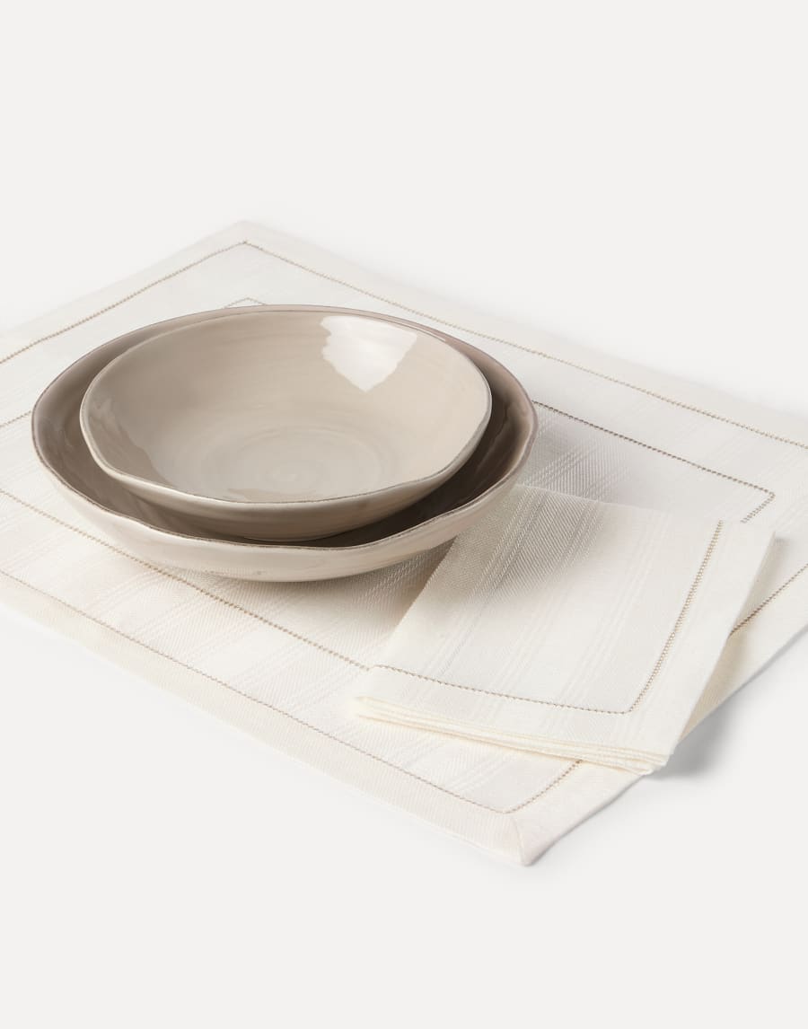Striped linen placemat and napkin set Buff Lifestyle - Brunello Cucinelli