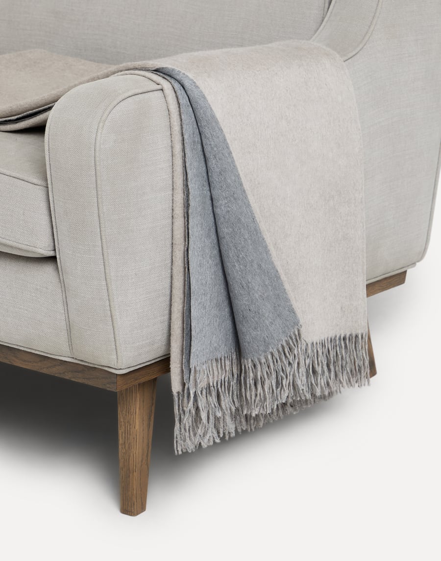 Silk double cloth throw Buff Lifestyle - Brunello Cucinelli
