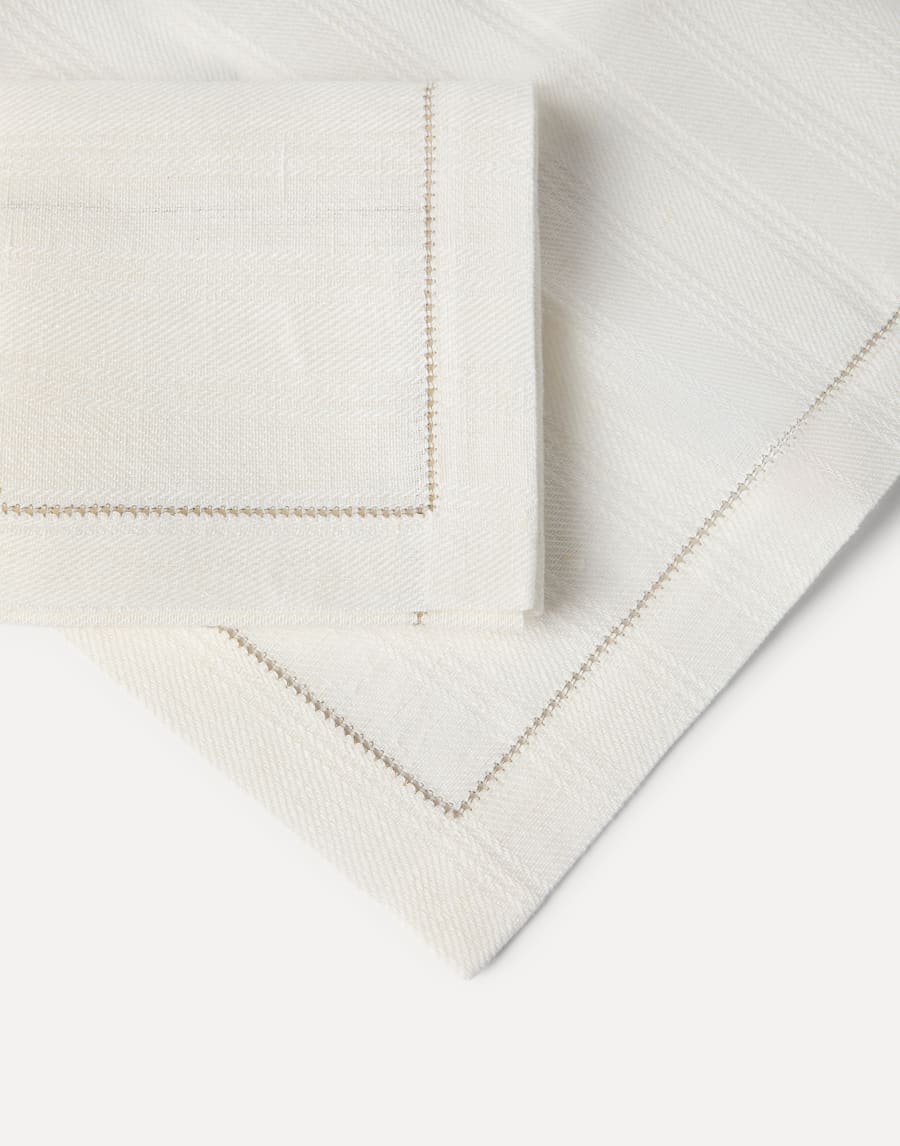 Chalk stripe linen 4-pc napkins set Buff Lifestyle - Brunello Cucinelli