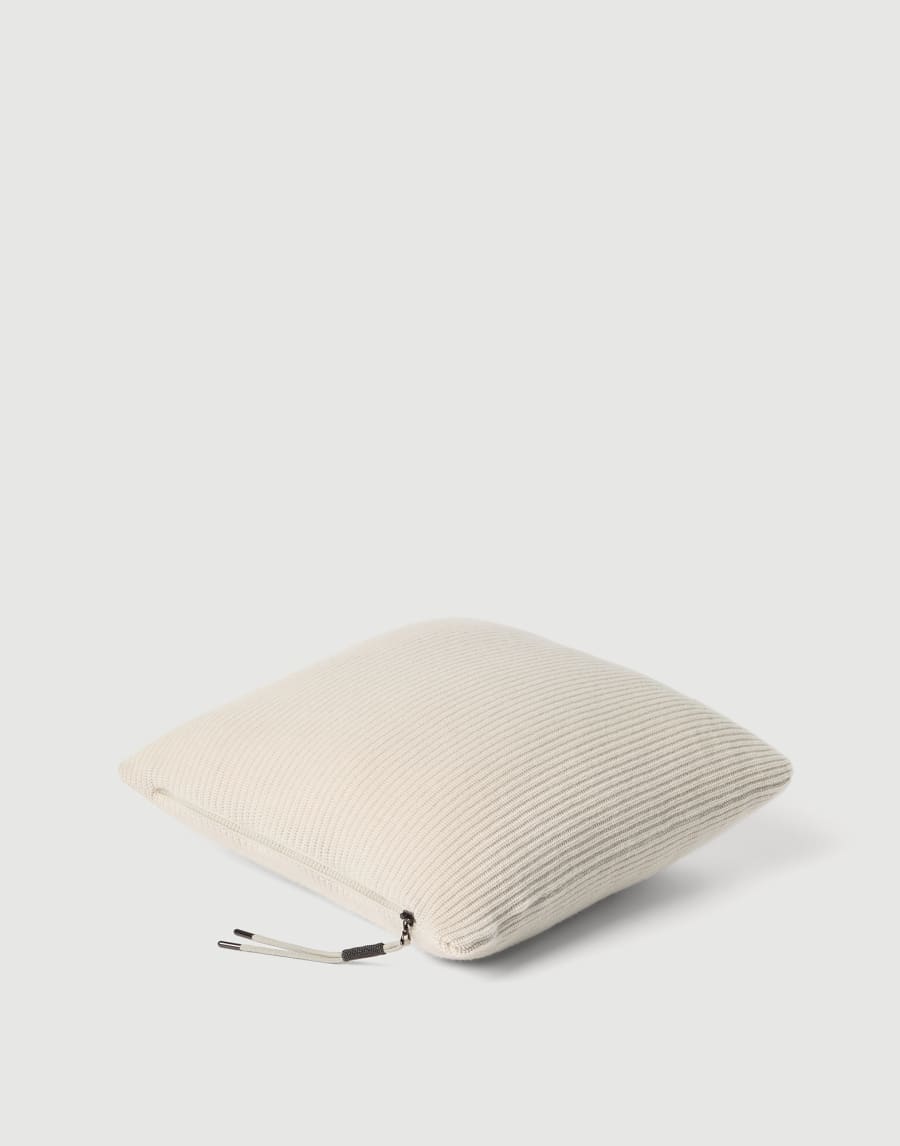 シャイニージッパープル付き ニット クッション ベージュ ライフスタイル - Brunello Cucinelli