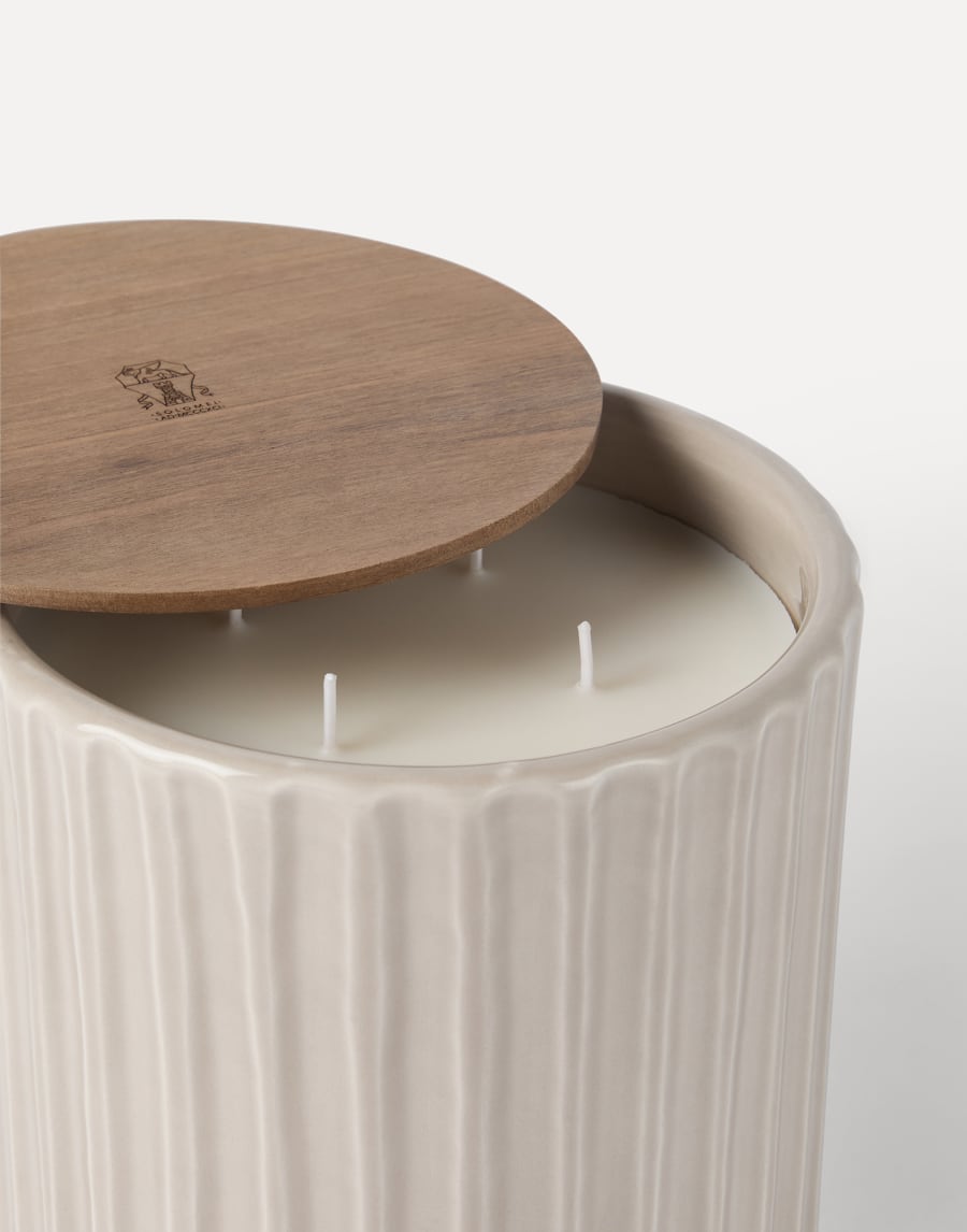 Large candle with walnut wood lid Beige Lifestyle - Brunello Cucinelli