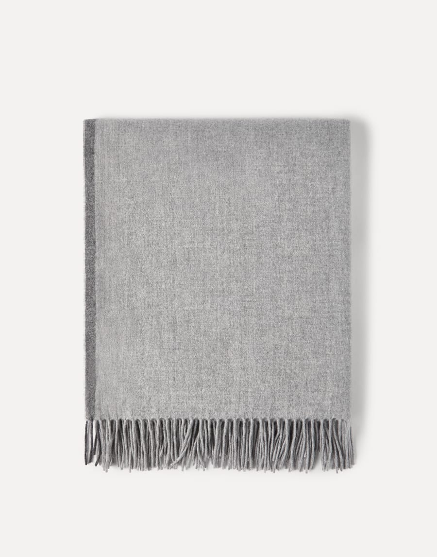 Cashmere throw Light Grey Lifestyle - Brunello Cucinelli