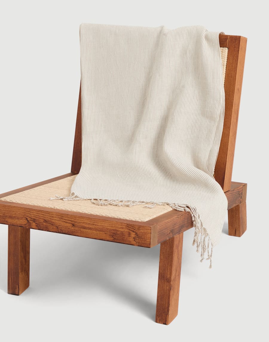 Lightweight throw Beige Lifestyle - Brunello Cucinelli