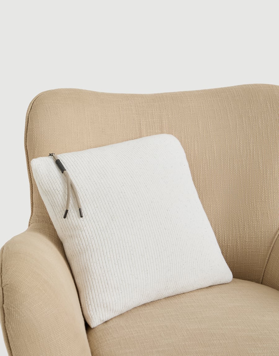 코튼 니트 쿠션 화이트 라이프스타일 - Brunello Cucinelli