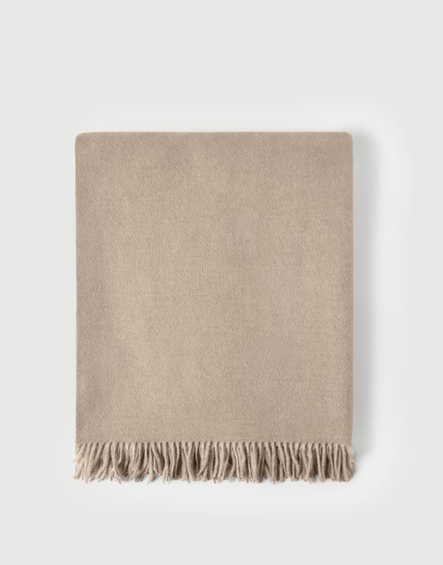 Cashmere double cloth lightweight throw Beige Lifestyle - Brunello Cucinelli