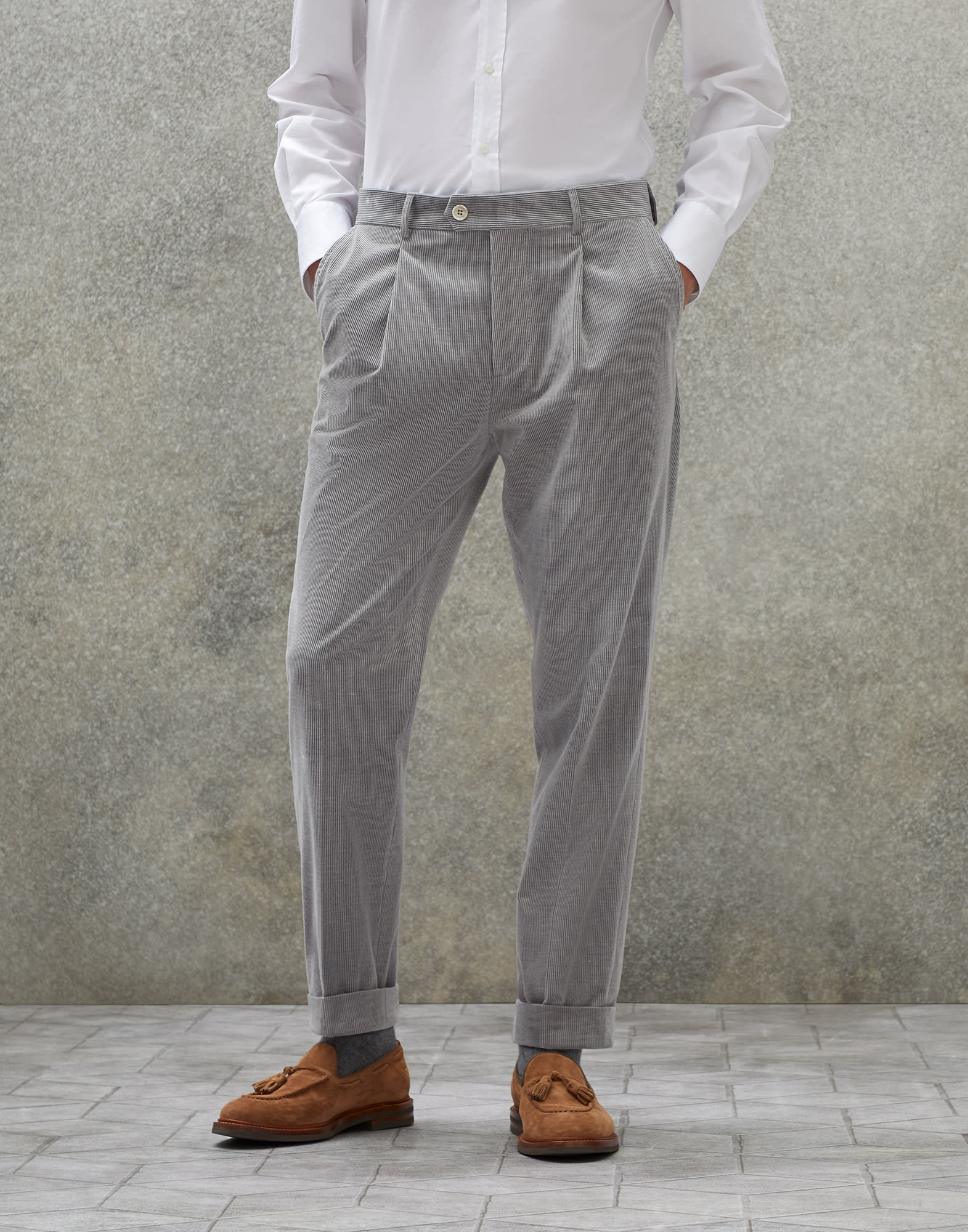 Leisure fit trousers with pleats (232MQ435L00H) for Man | Brunello 