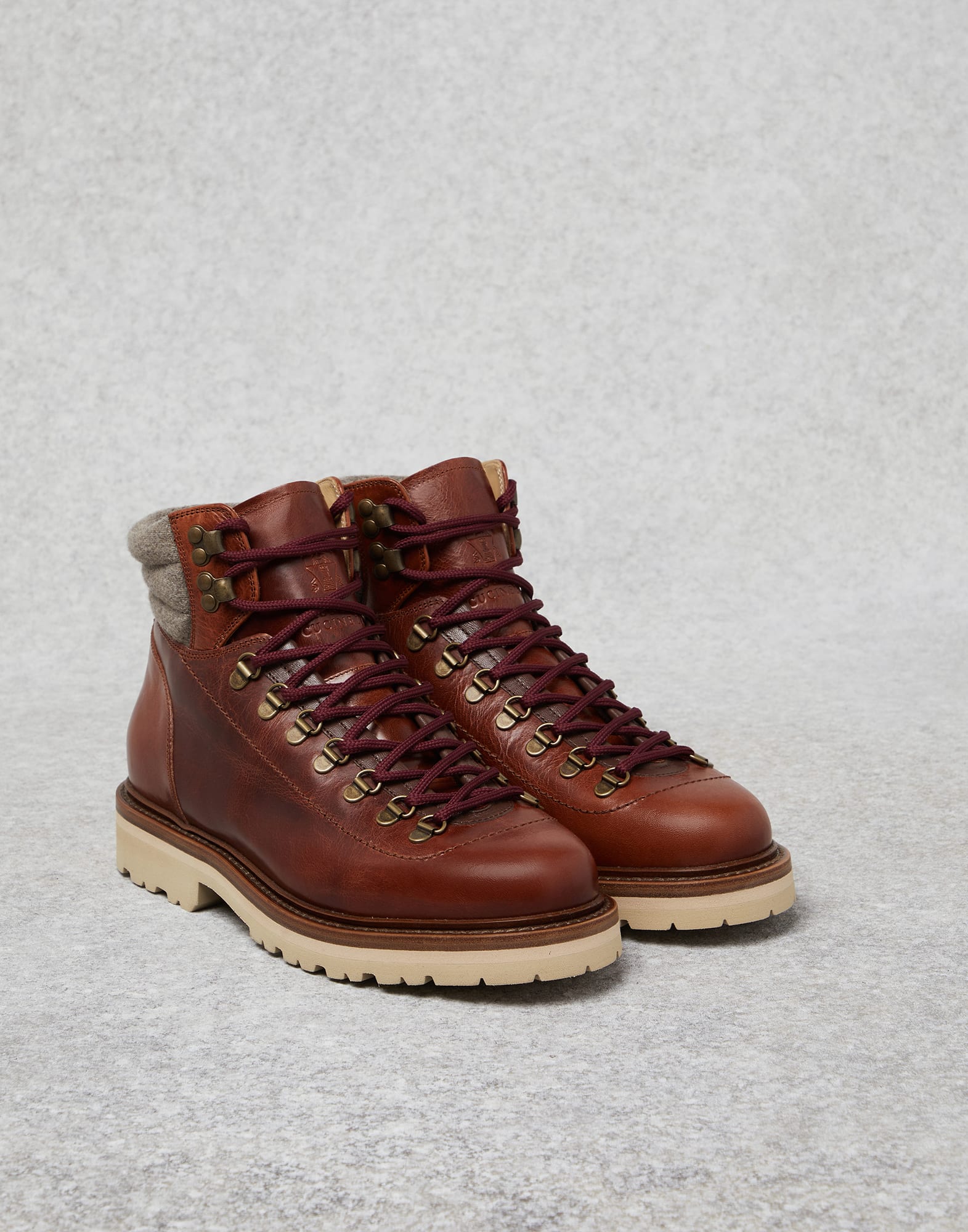 Mountain-style boot