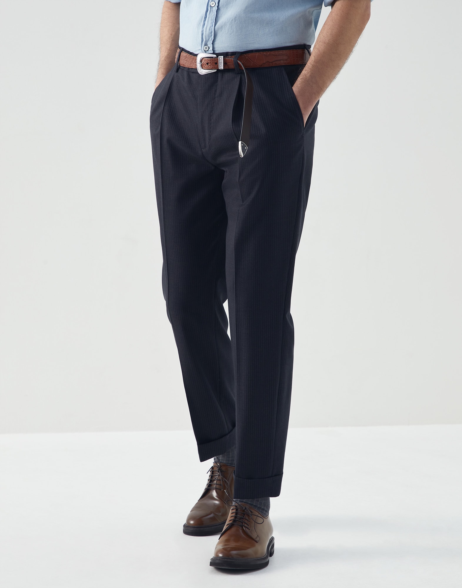 Highwaist trousers in an elegant chalk stripe design in black / caramel |  MADELEINE Fashion