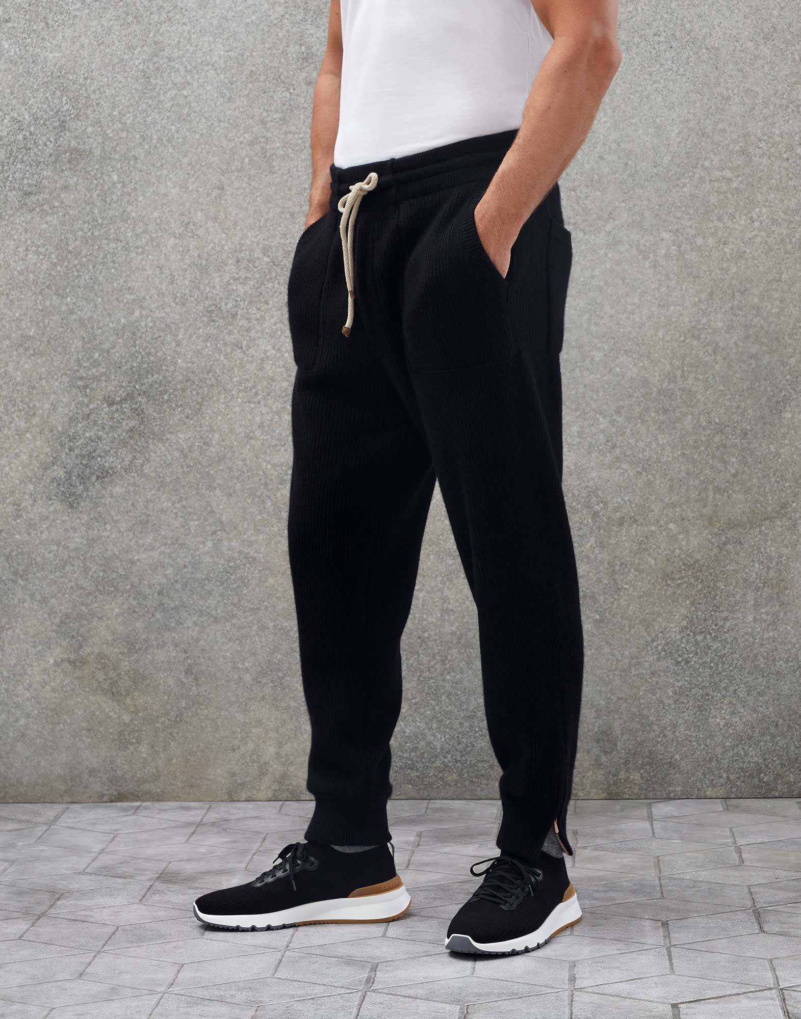 Knit joggers 232M22704809G for Man Brunello Cucinelli