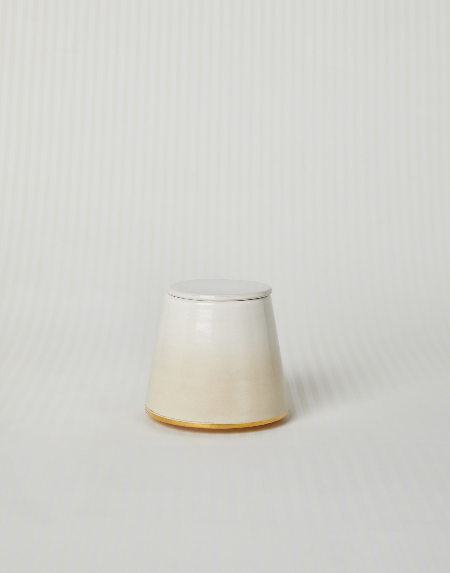 "Winter in White" candle with lid