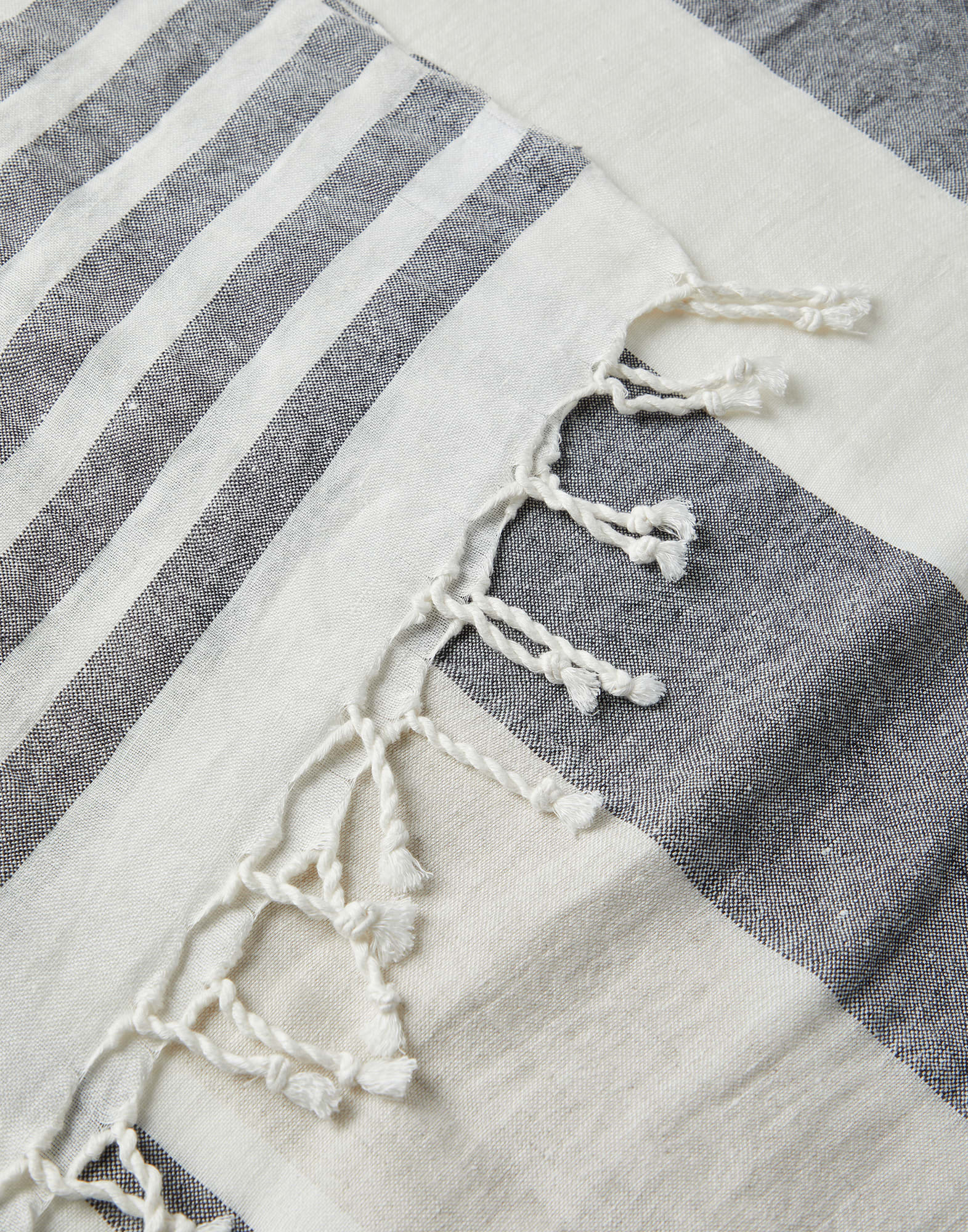 Lightweight throw (241MLPLEARB01CLE5701) for Lifestyle Brunello Cucinelli