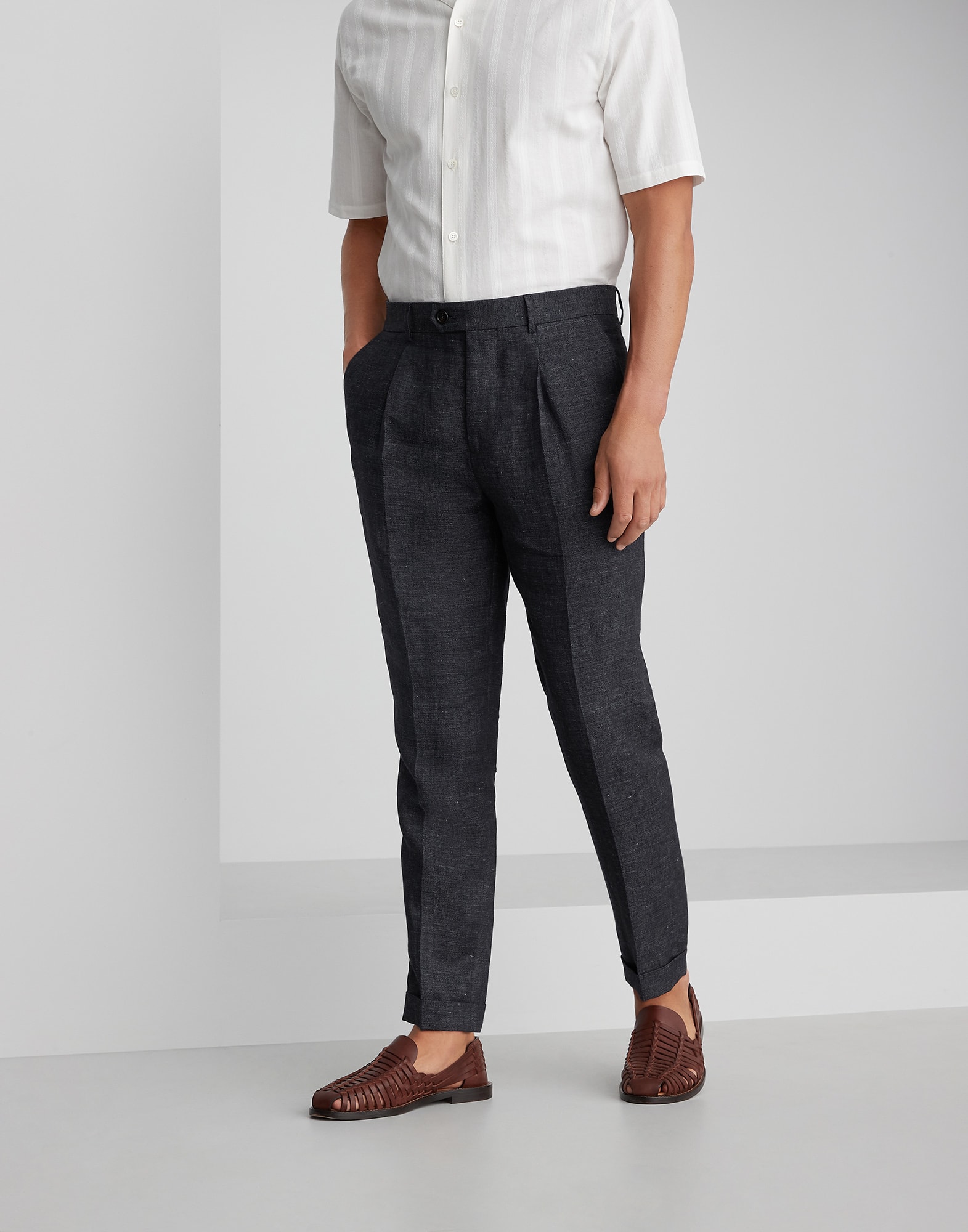 Leisure fit trousers with pleats Black Man - Brunello Cucinelli