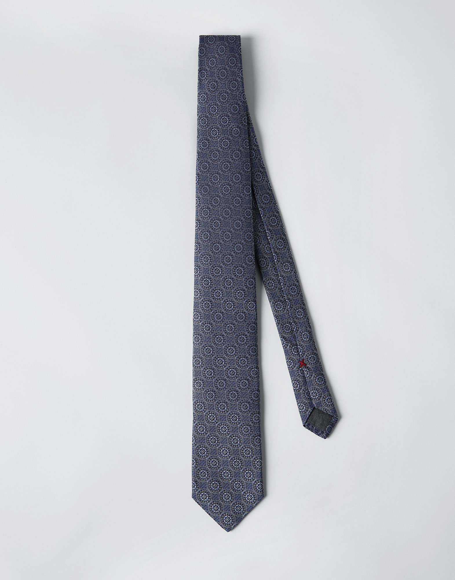 Silk necktie