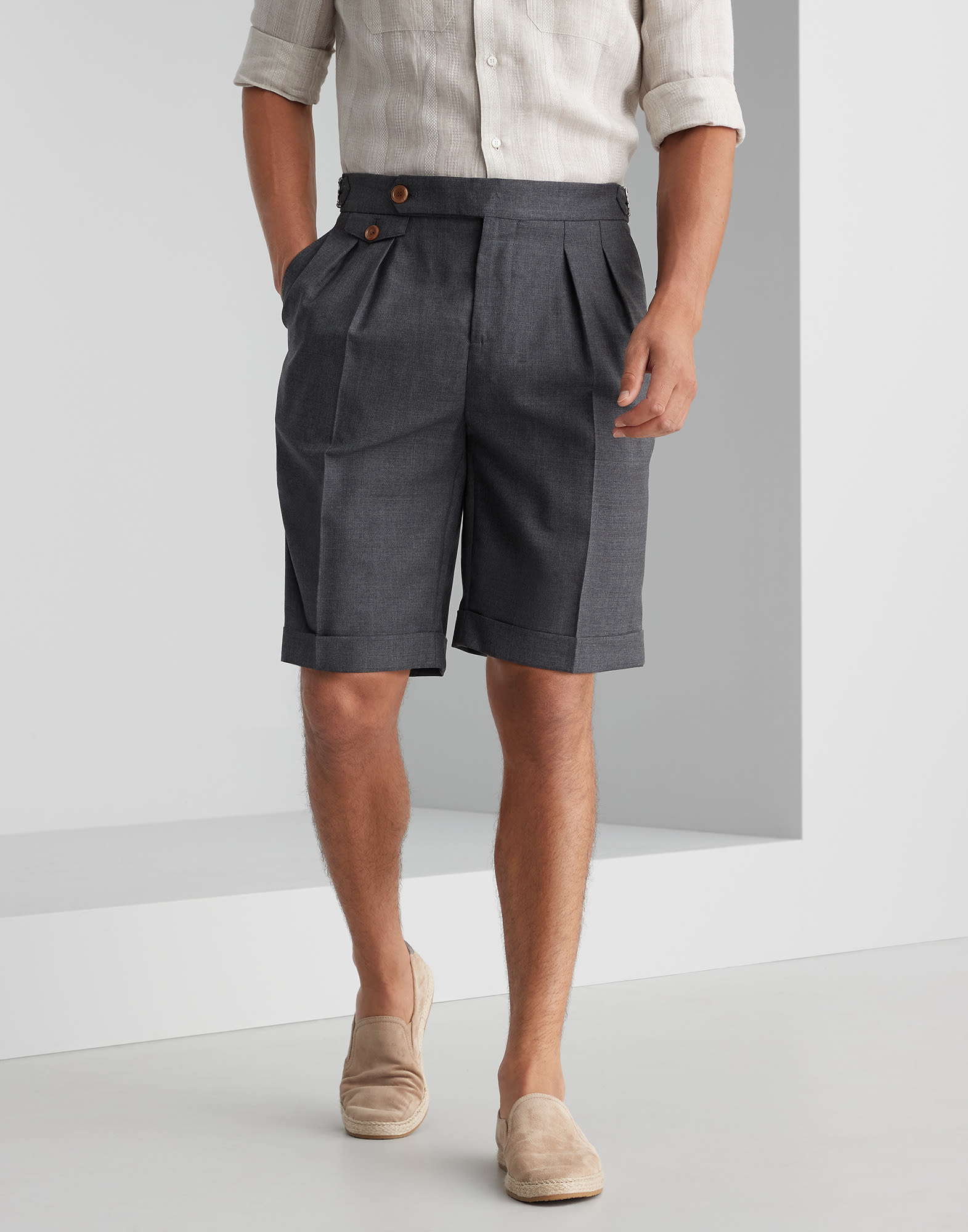 Bermuda shorts with pleats