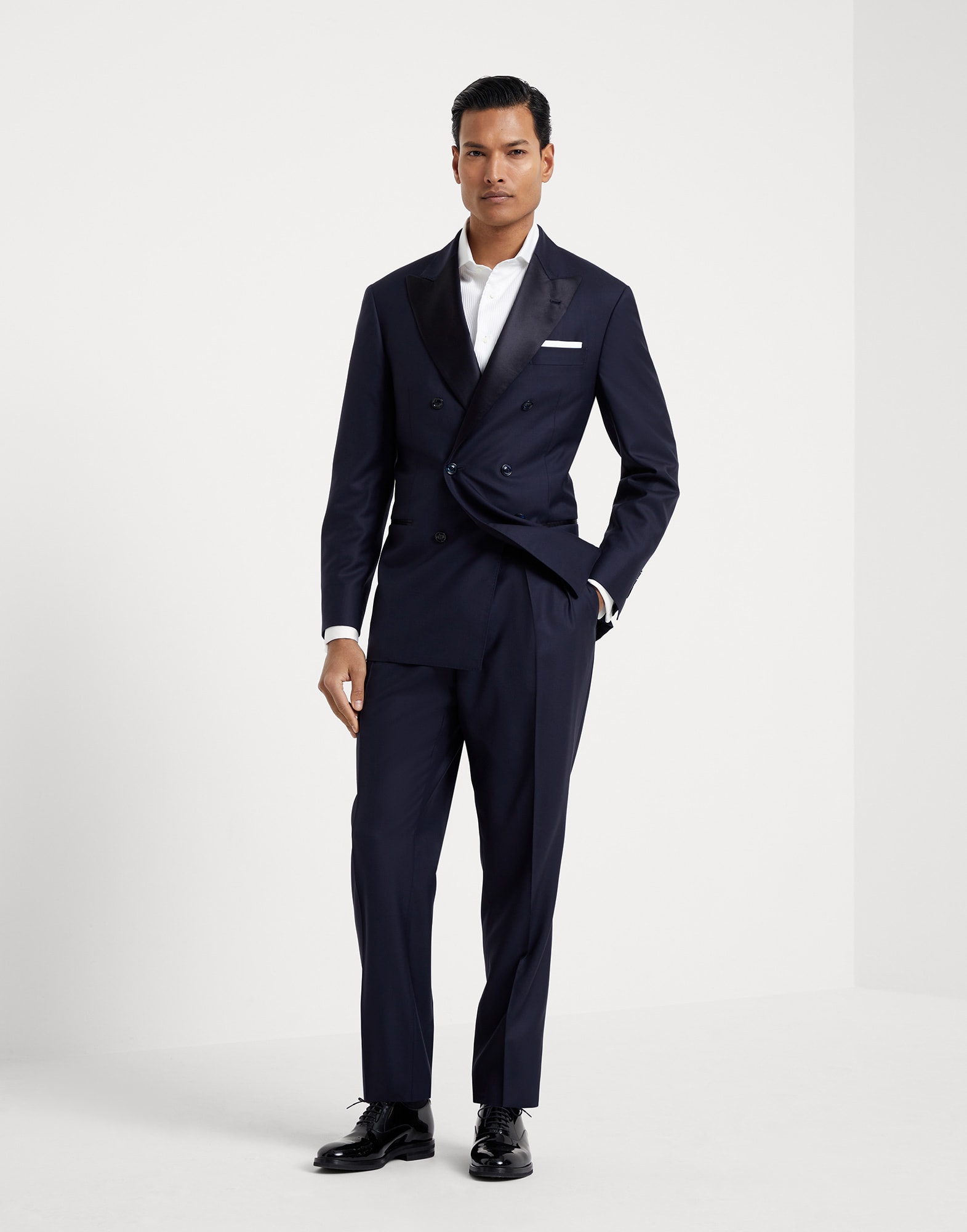 Tuxedo: formal and elegant suits for men