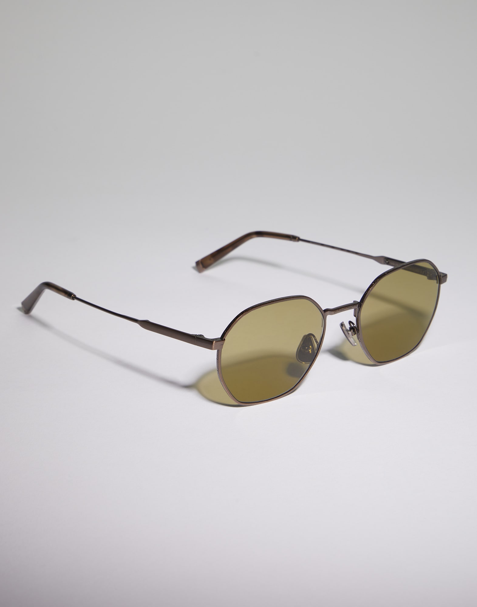 Sunglasses with photochromic lenses