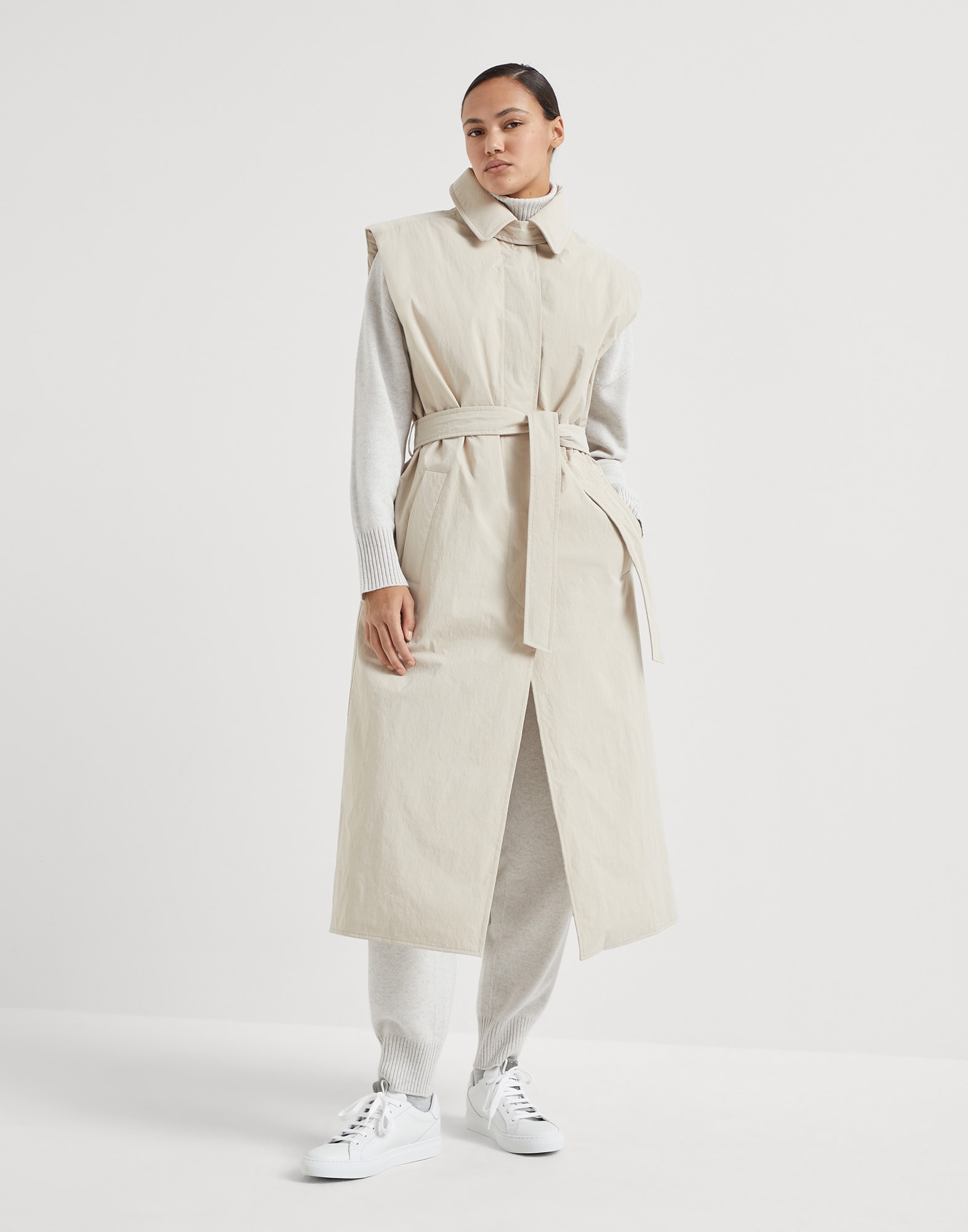 Sleeveless trench coat
