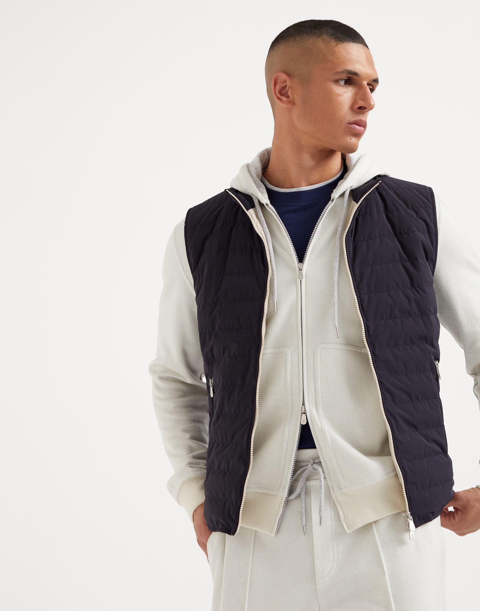 ブルネロ クチネリ】ダウンベストカシミア高級イタリア製ライトグレー ブルネロ クチネリ】ダウンベストカシミア高級イタリア製ライトグレー