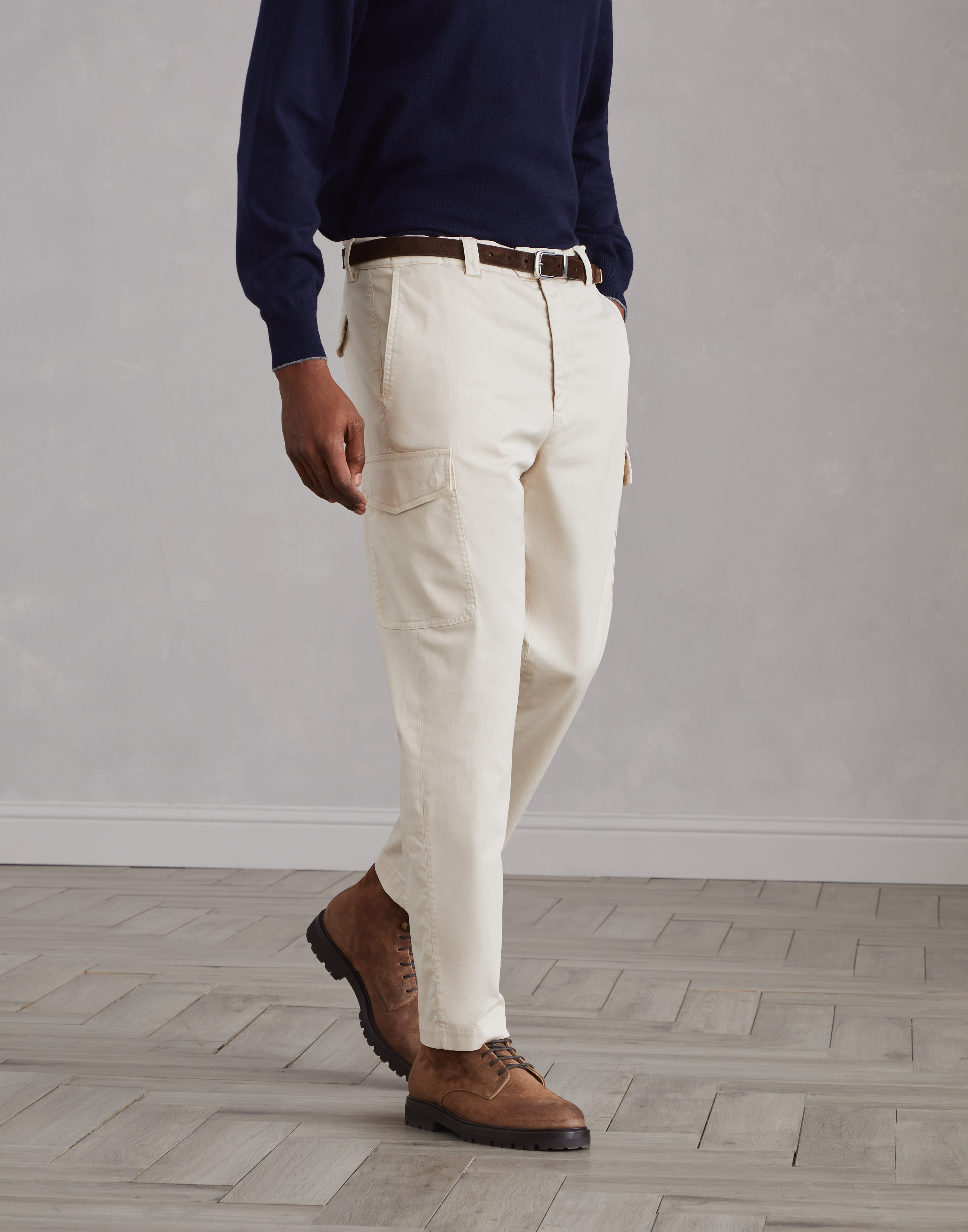 Leisure fit trousers with cargo pockets