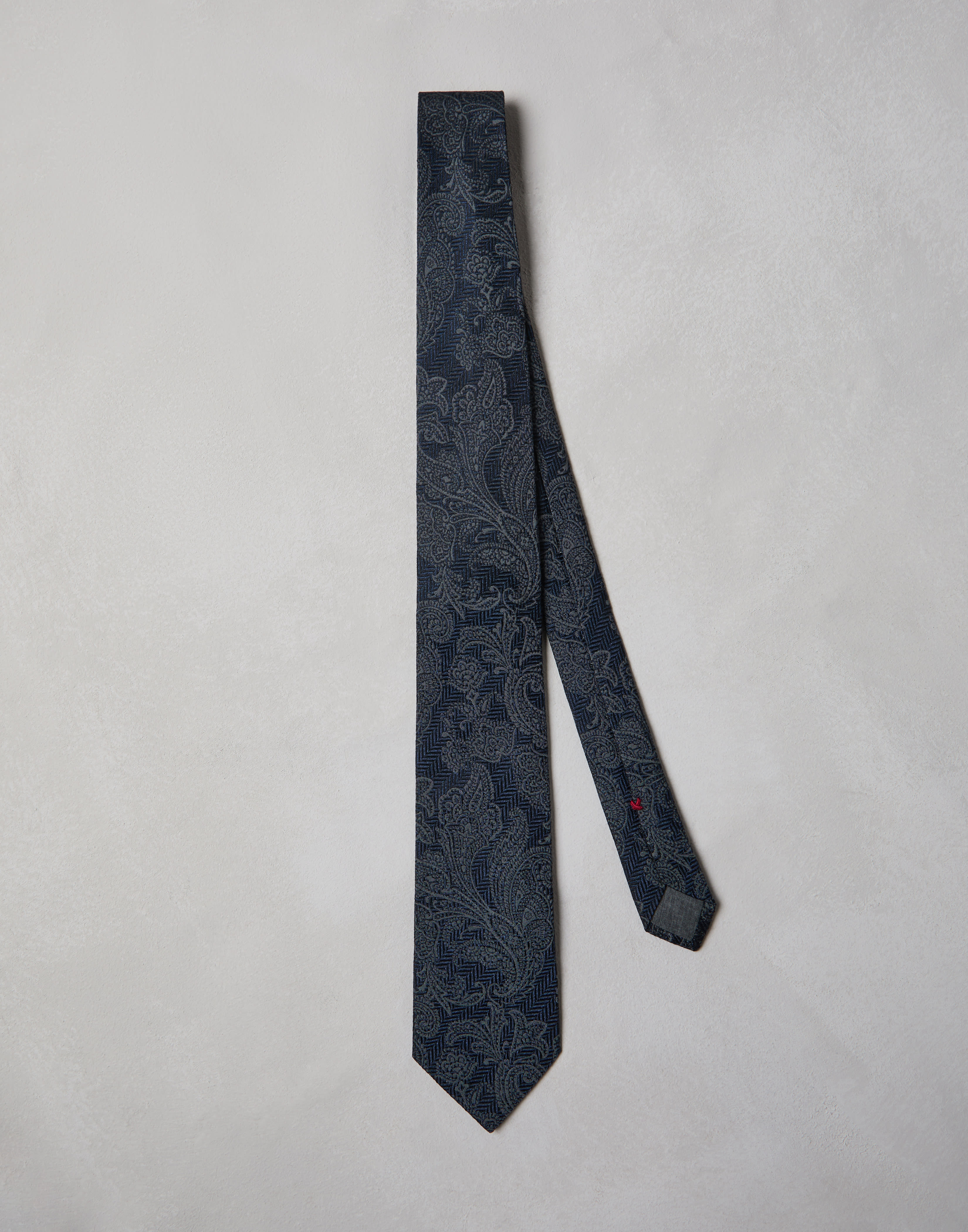 Necktie with pattern