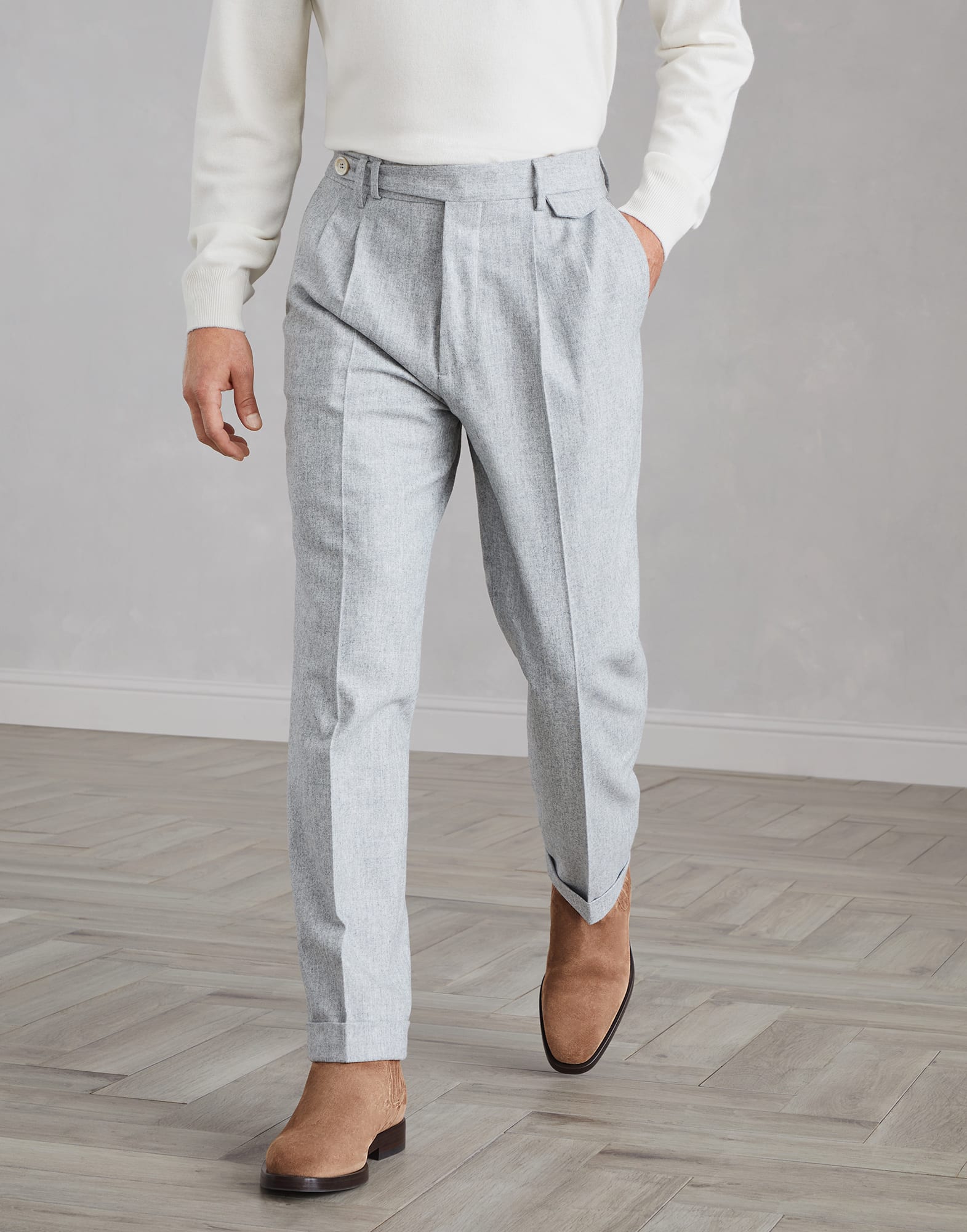 Leisure fit trousers with double pleats