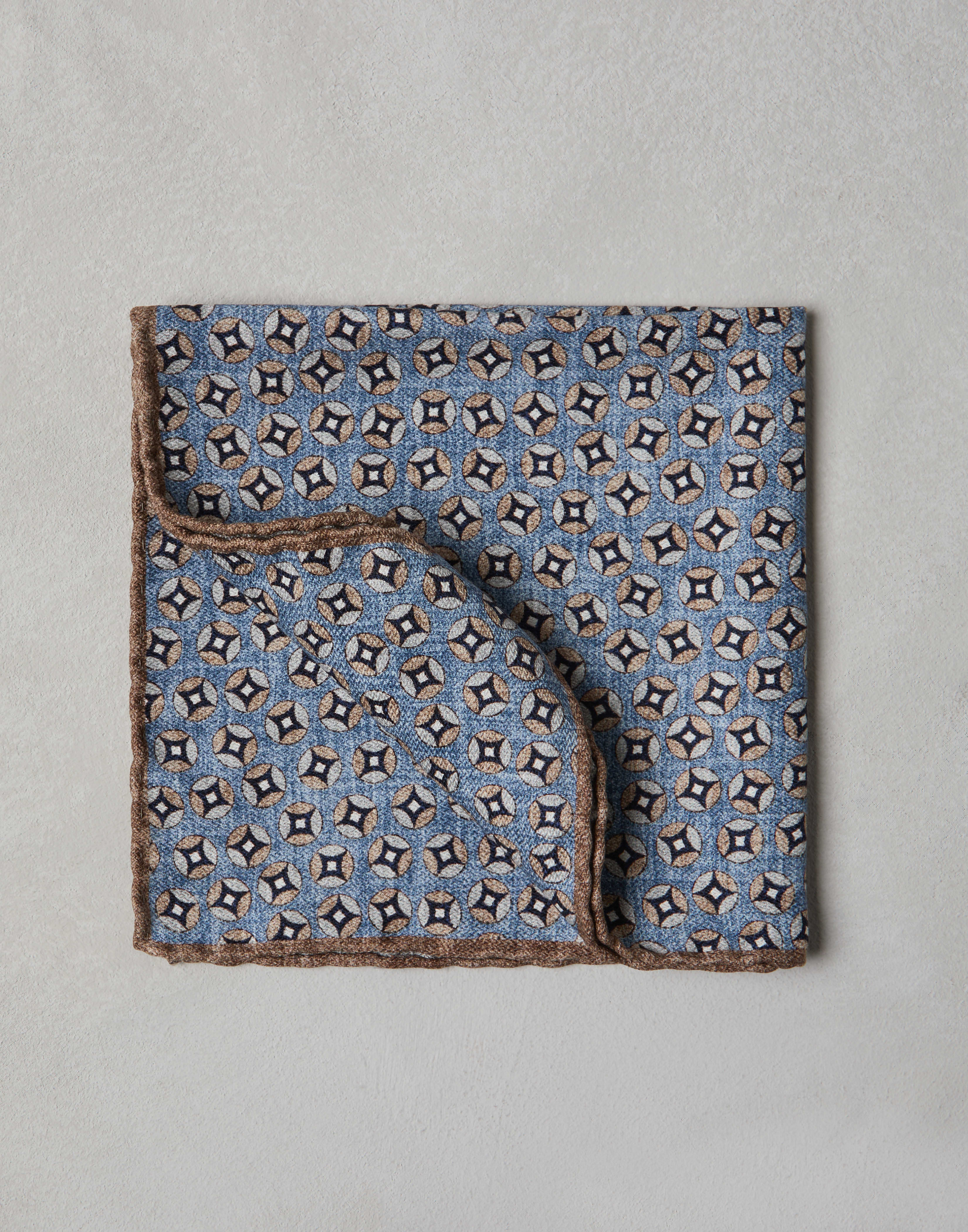Pocket square with pattern