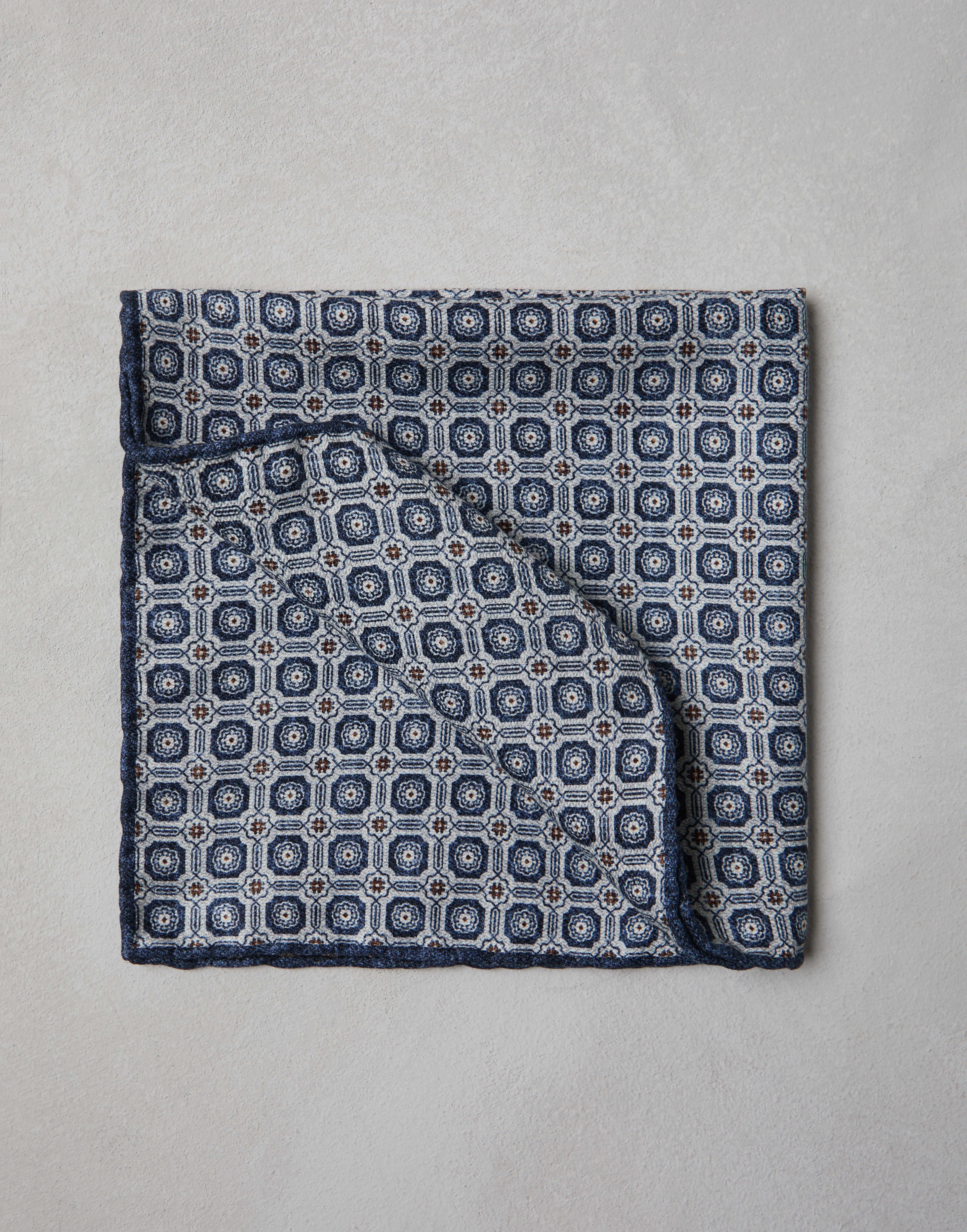 Pocket square with pattern