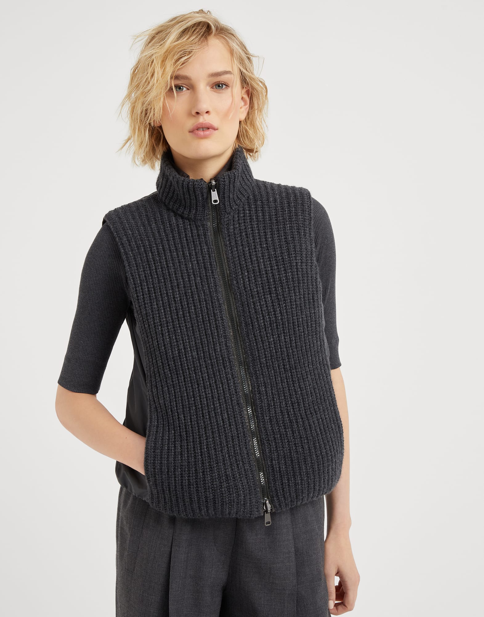 グレー ノースリーブ ジャンプスーツbrunello cucinelli グレー ノースリーブ ジャンプスーツbrunello cucinelli