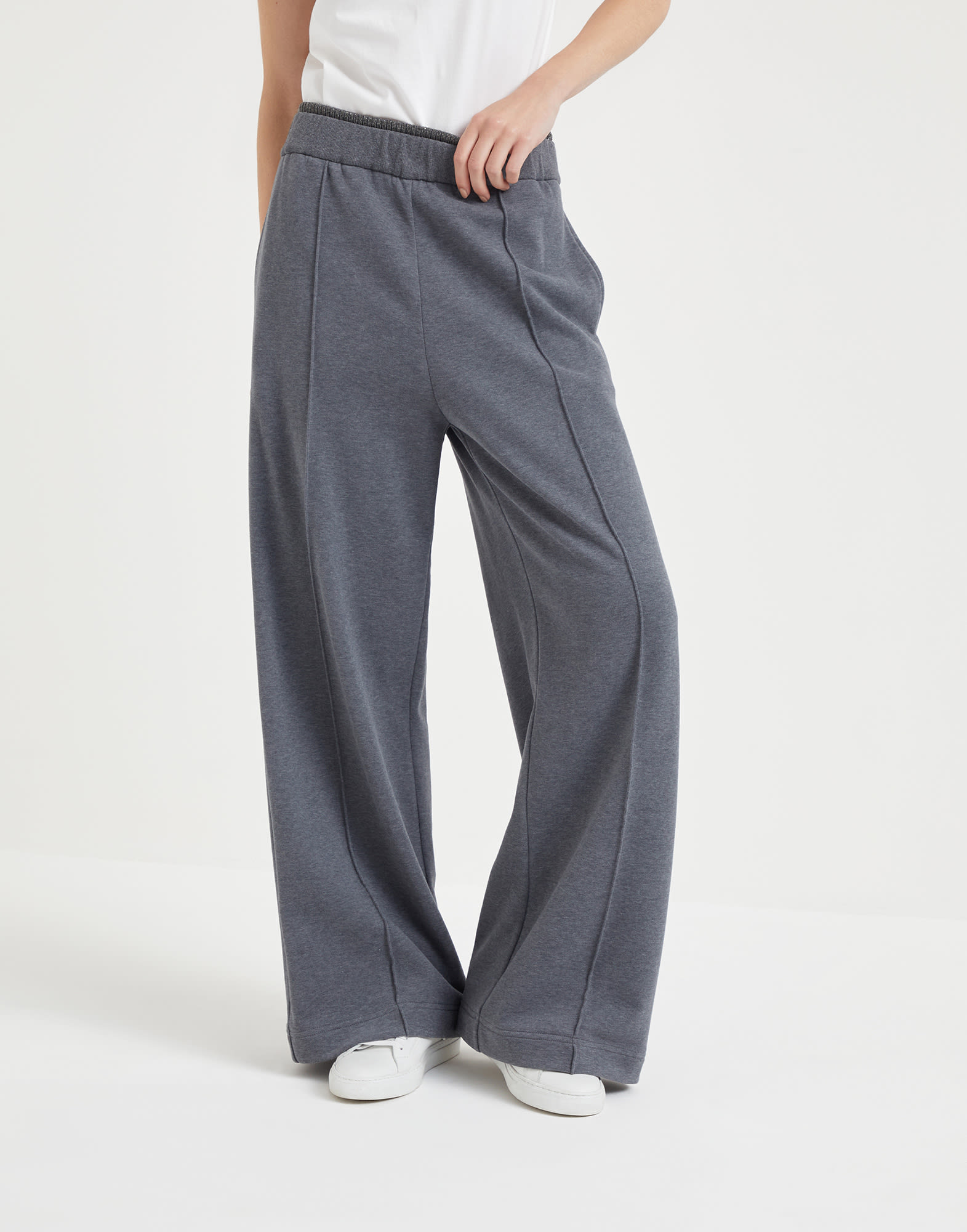 Baggy trousers with monili