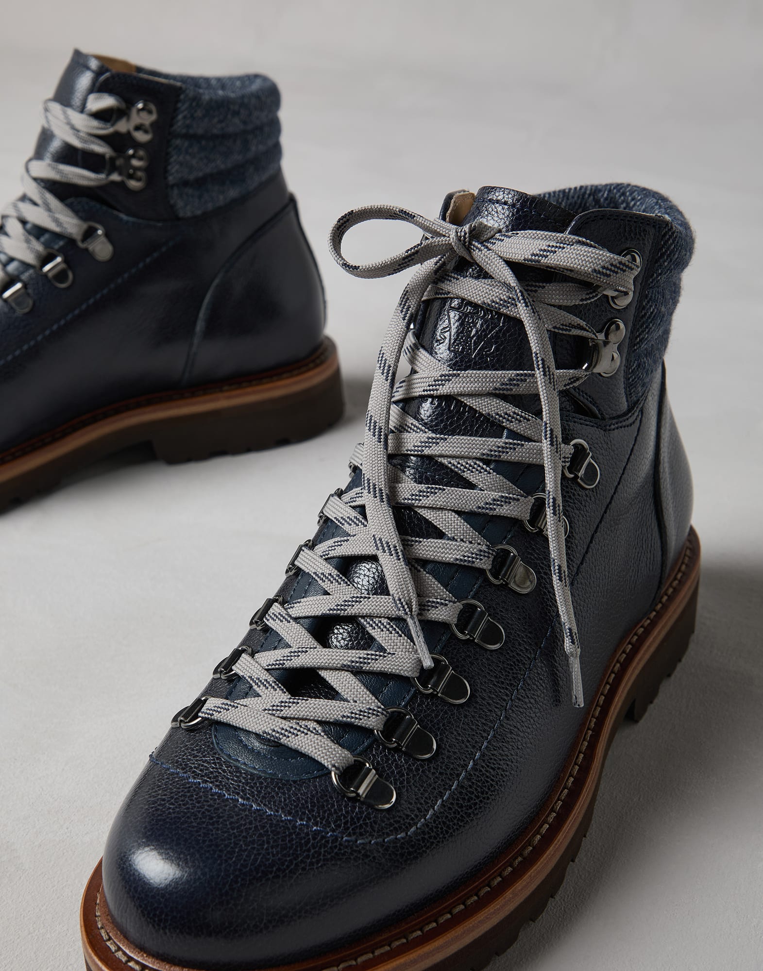 Calfskin Mountain Boot (242MZUNBES890CWA32) for Man