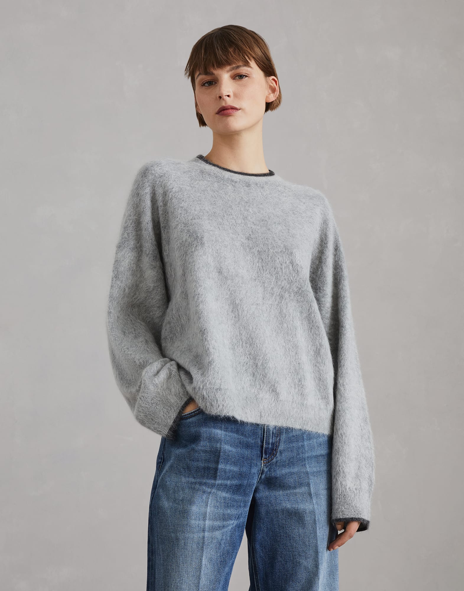 Sweater with monili