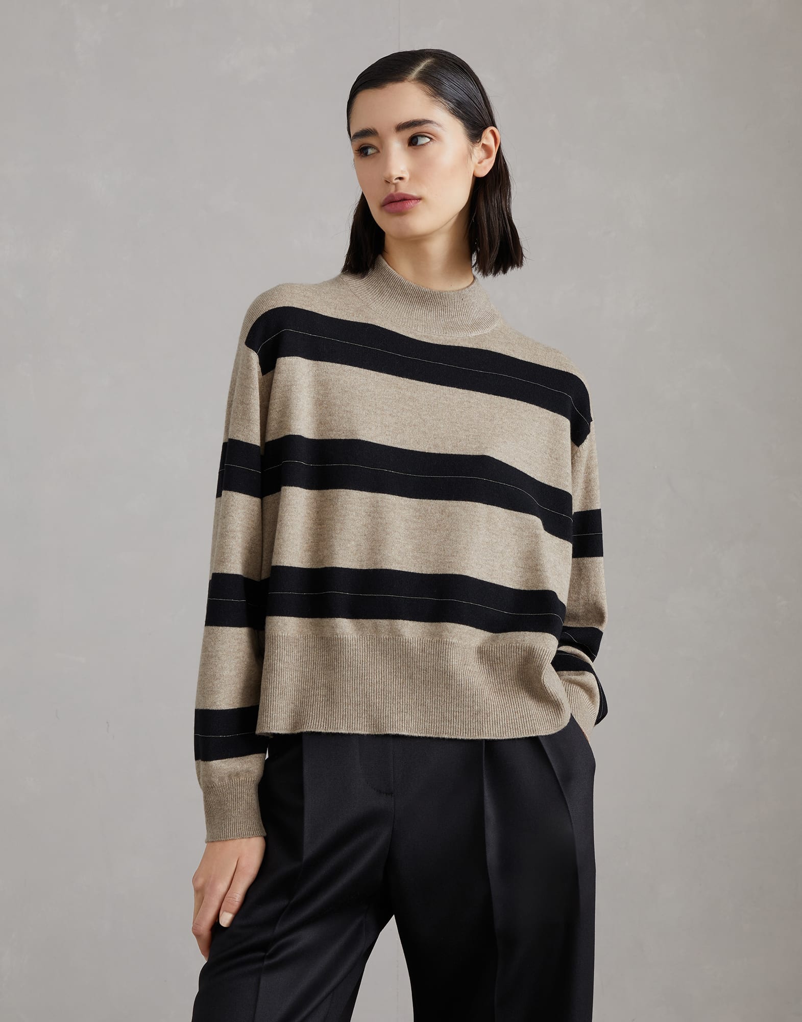 Mock neck sweater with monili