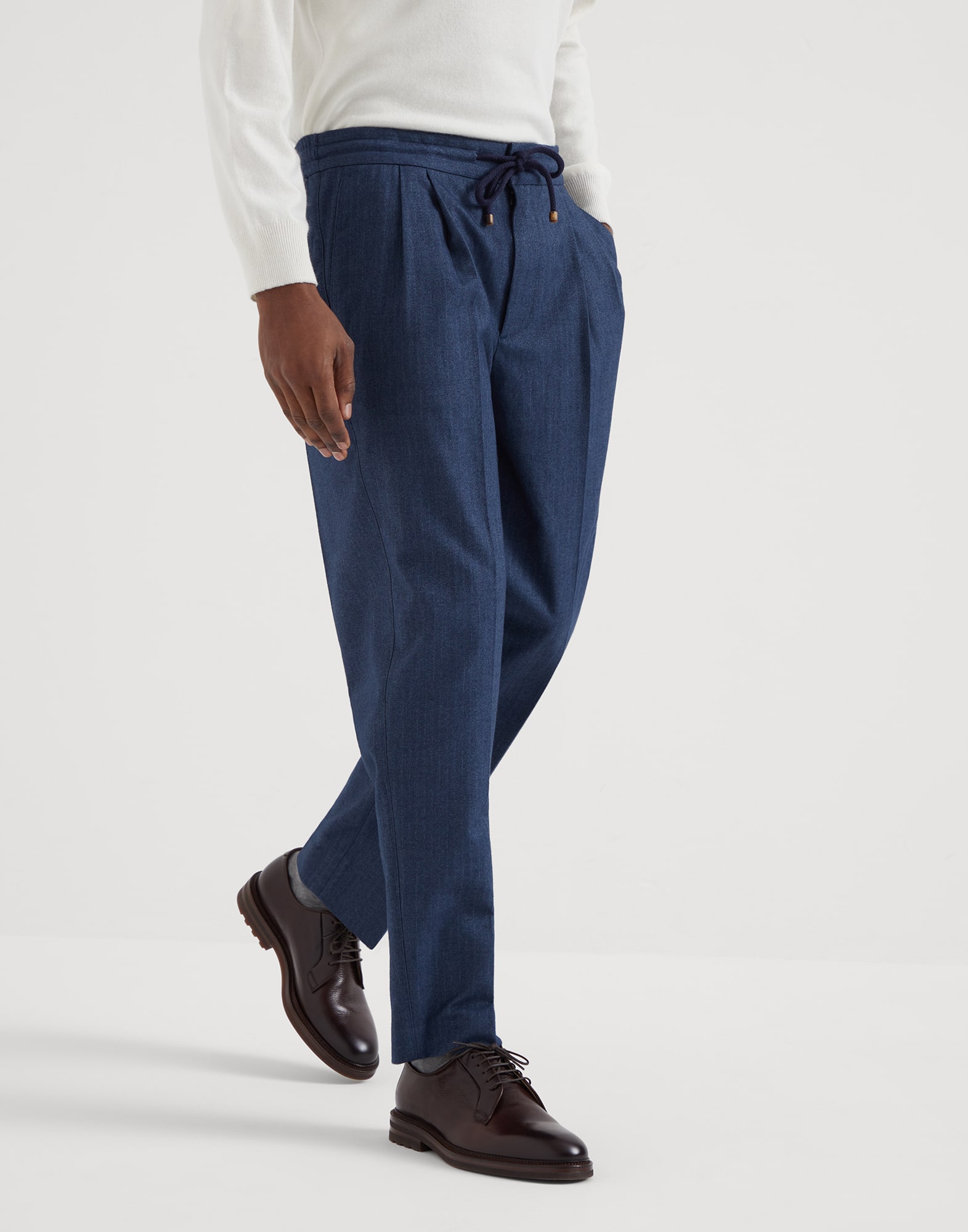 Leisure fit trousers with double pleats