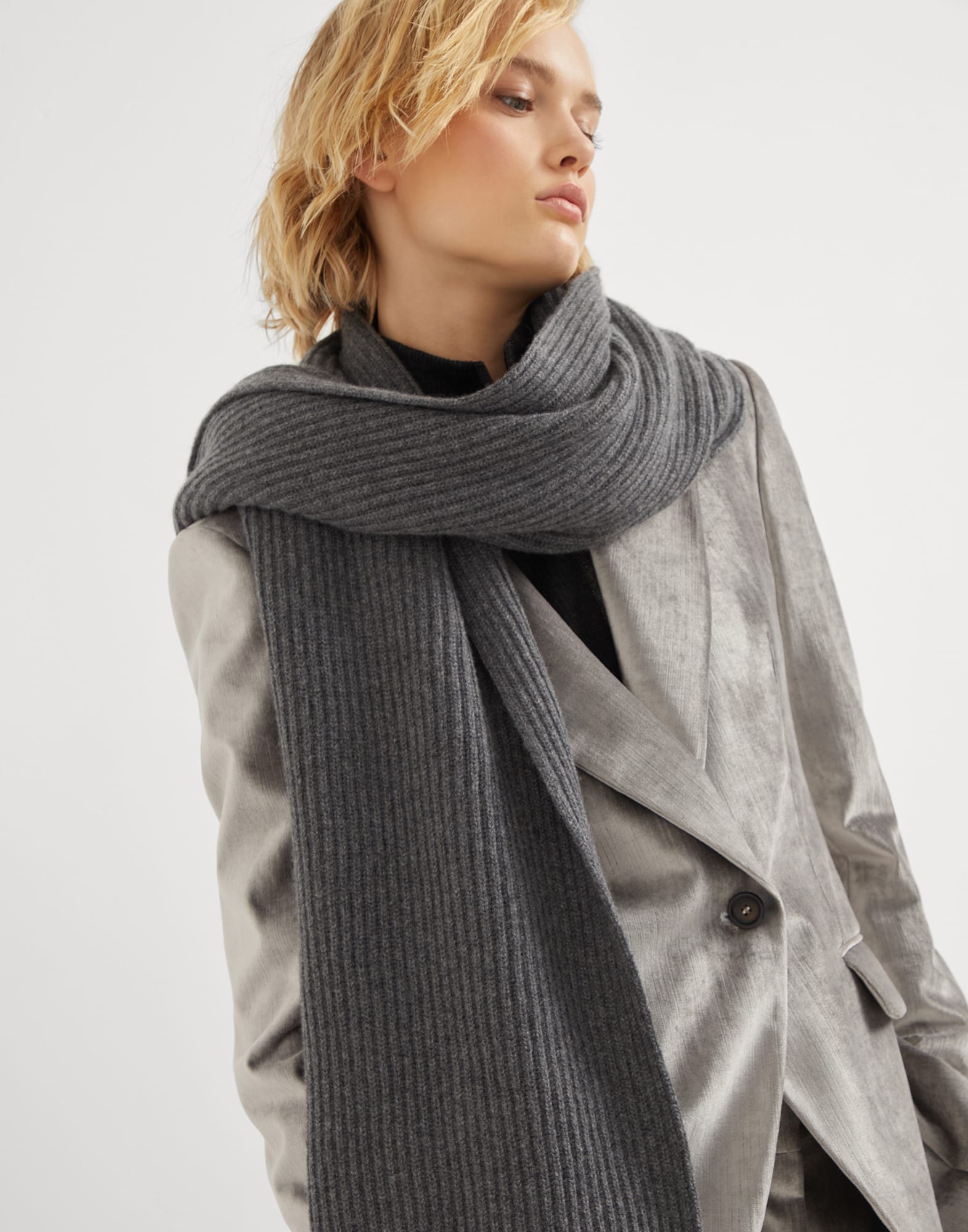 人気 ブランド 服をチェック - 最新トレンドファッション ブルネロクチネリ BRUNELLO ストールモニーレ装飾 CUCINELLI 小物