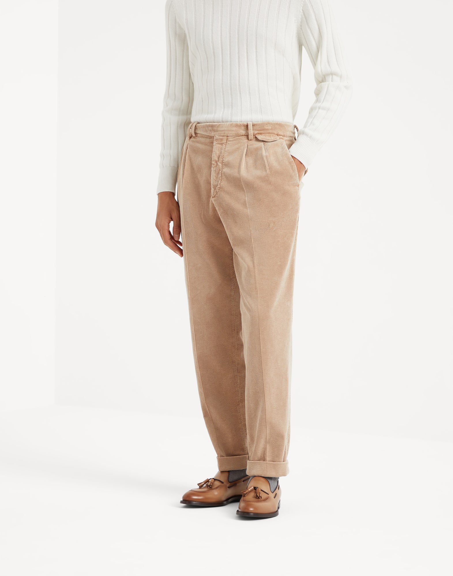 Leisure fit trousers with double pleats