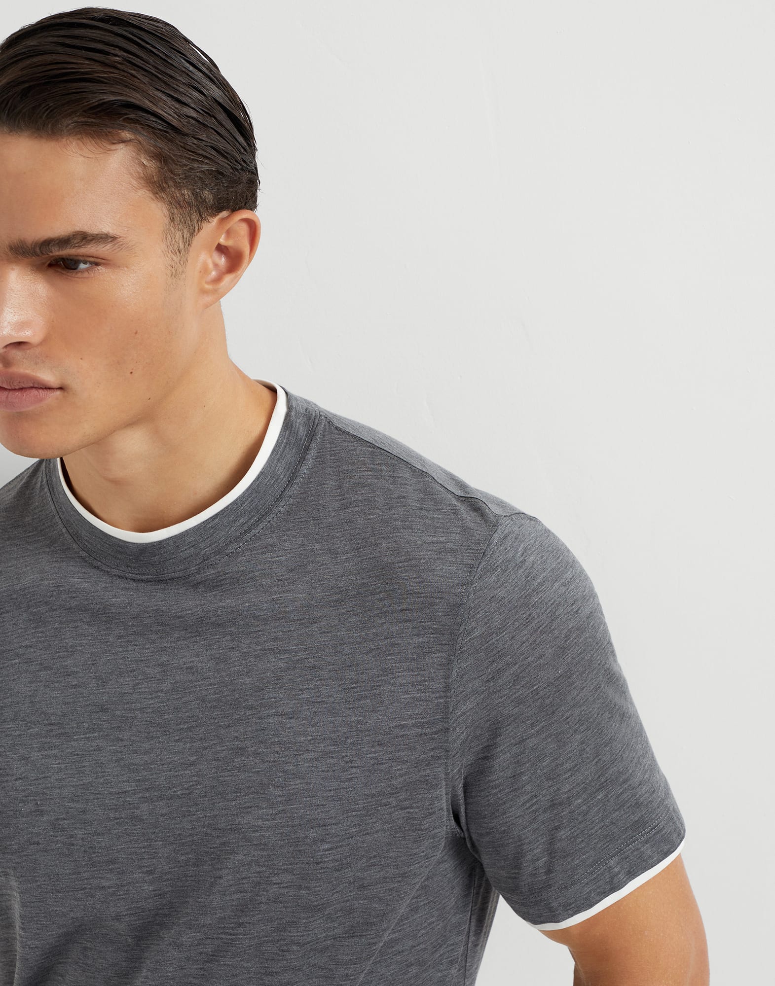 BRUNELLO CUCINELLIブルネロクチネリ レイヤリング Tシャツ メンズ 向け ブラック フェイクレイヤリング Tシャツ | Brunello
