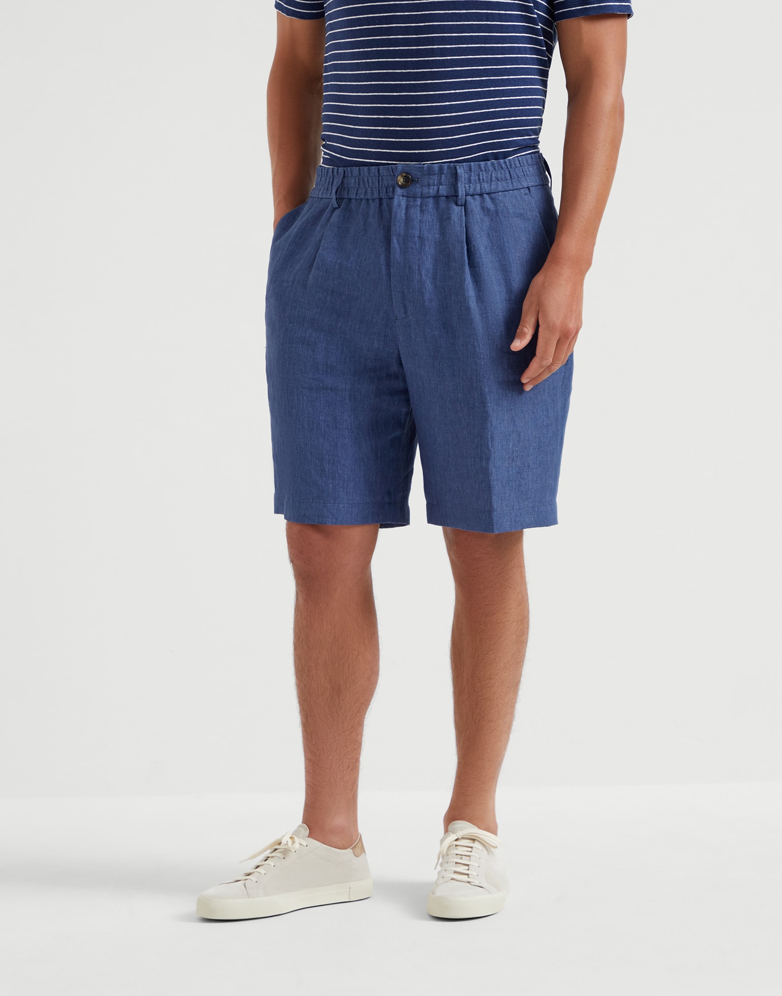 Délavé linen Bermuda shorts for Man in Denim | Brunello Délavé linen Bermuda shorts for Man in Denim | Brunello
