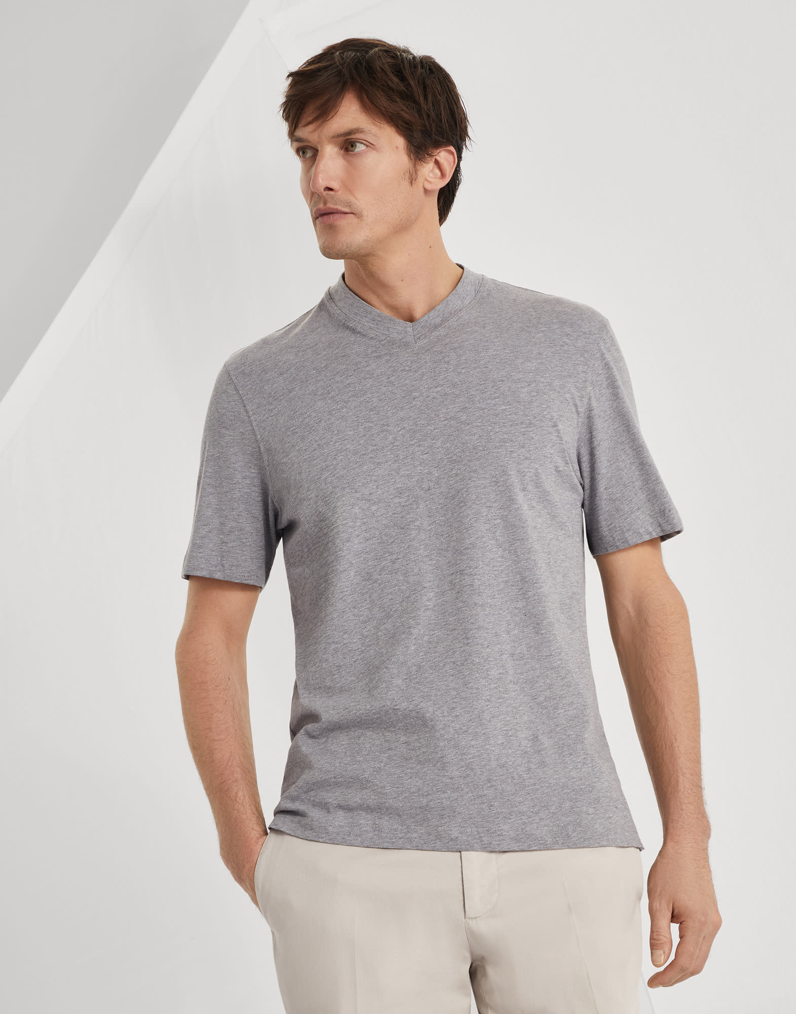 Tシャツ・カットソー BRUNELLO CUCINELLI Men T-shirt Grey M29805200 CQ543 Jersey T-shirt for Man in Medium Grey | Brunello Cucinelli