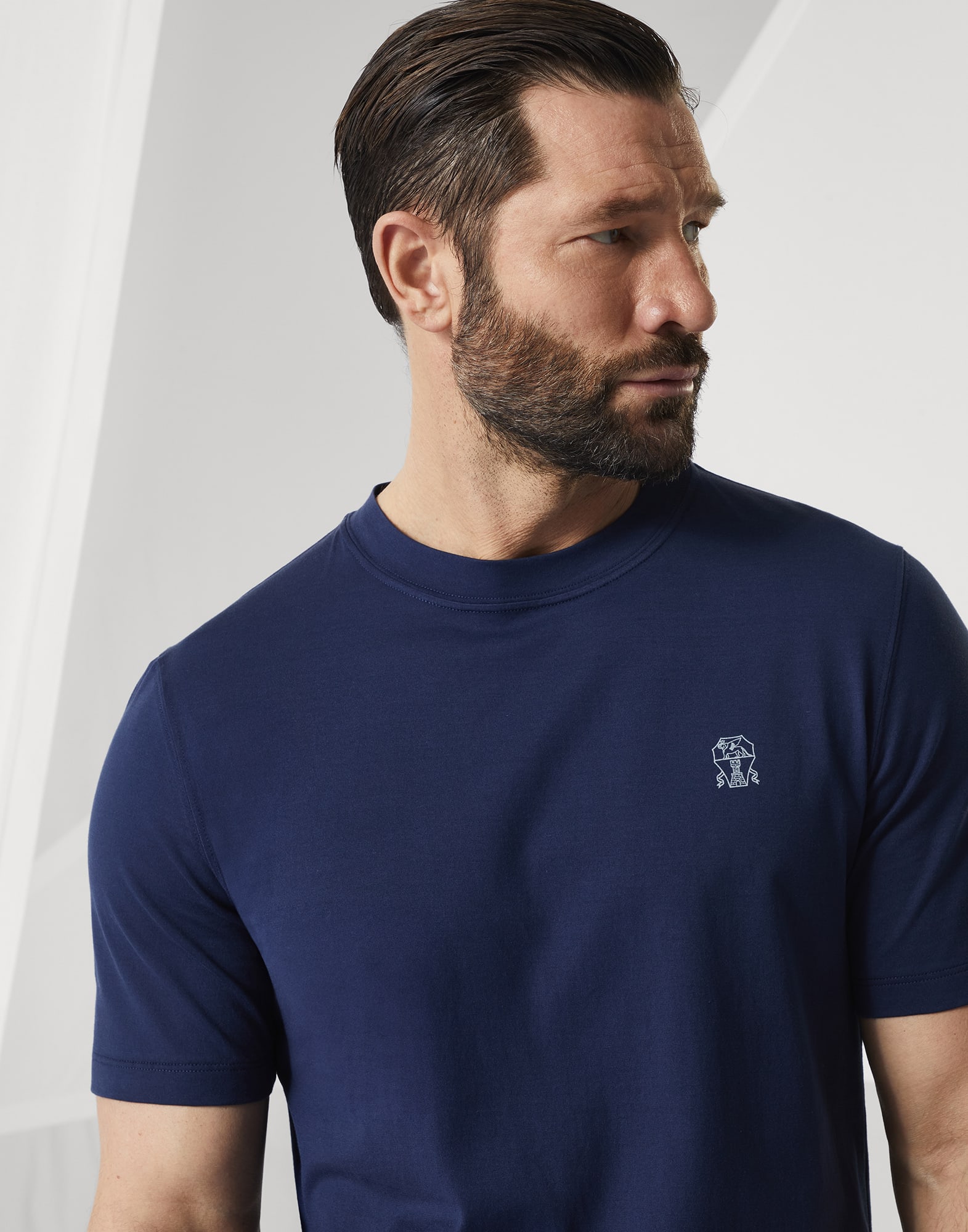 Tシャツ・カットソー BRUNELLO CUCINELLI Men T-shirt Blue ME8548116 C2387 Jersey T-shirt with logo for Man in Blue | Brunello Cucinelli