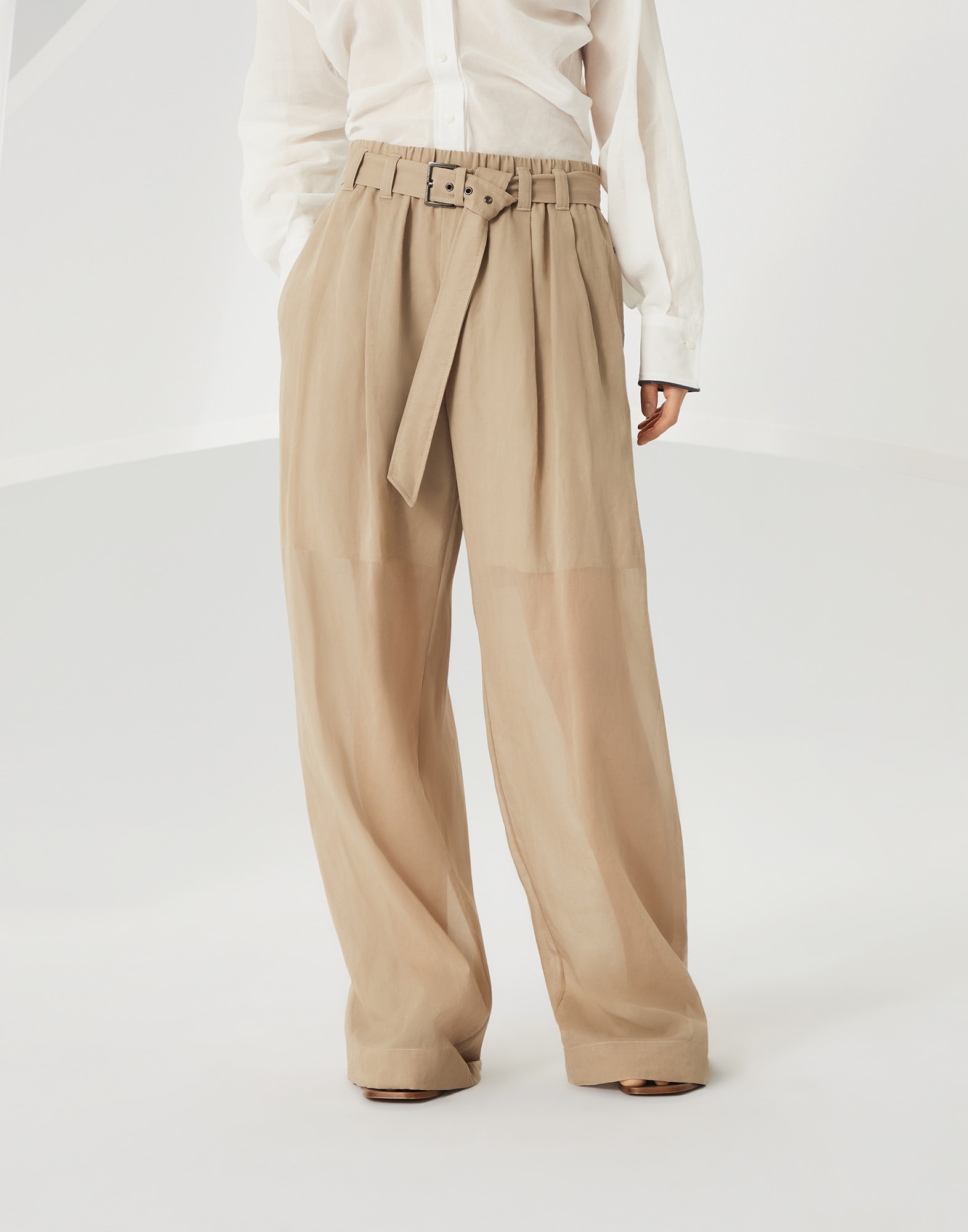 BRUNELLO CUCINELLI パンツ ベージュ系 Made In Italy Women's pants, elegant and casual models | Brunello Cucinelli