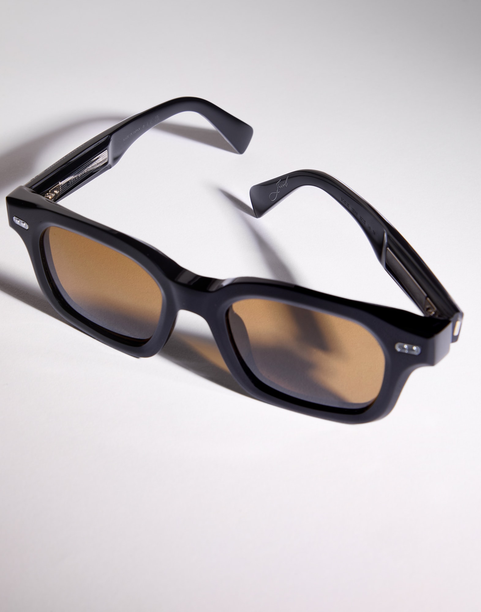 Acetate - Detail view - View Full Screen