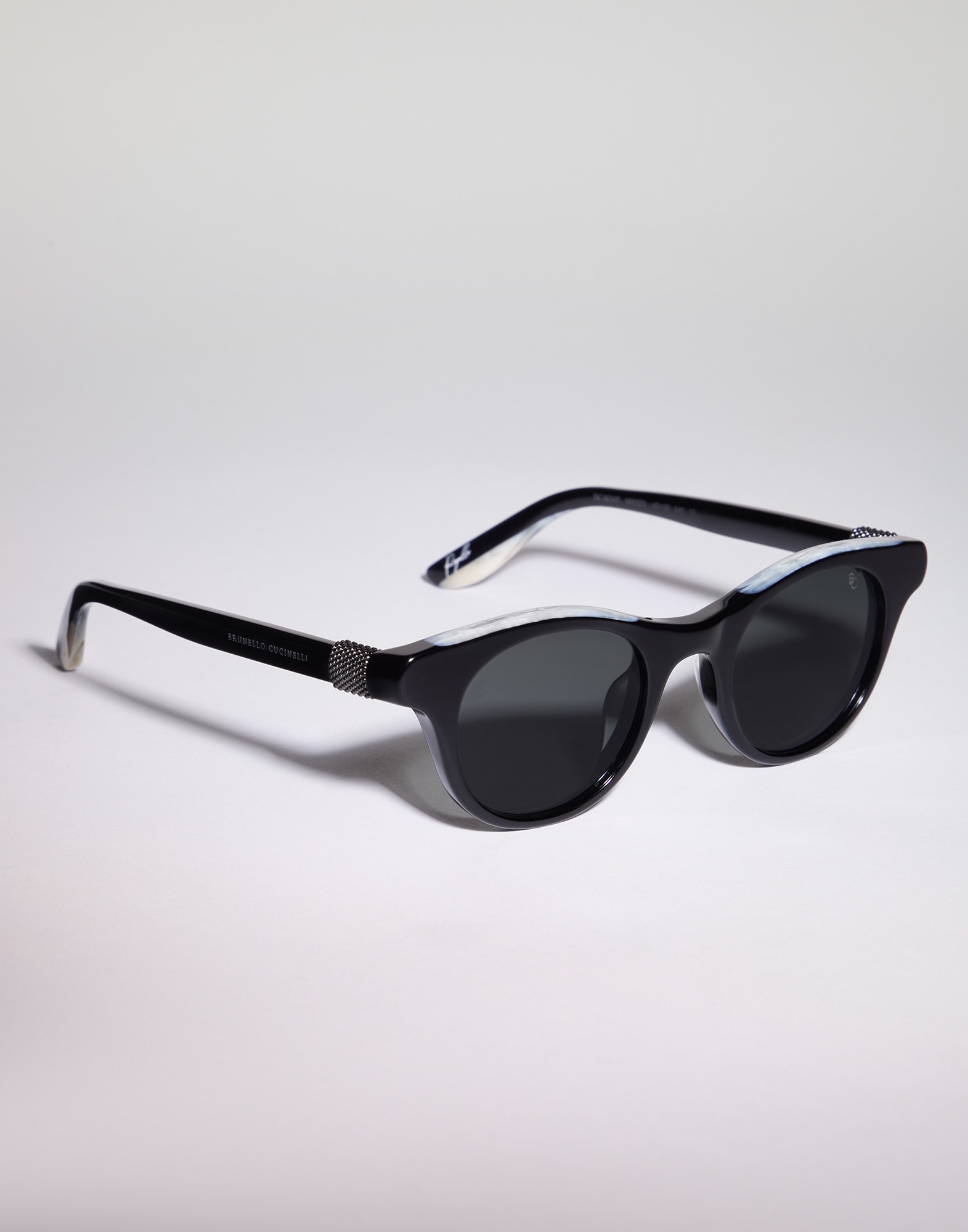Acetate - Back view - View Full Screen