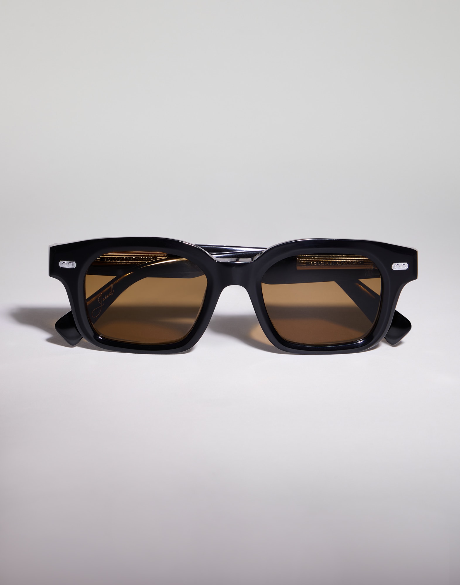 Acetate - Front view - View Full Screen