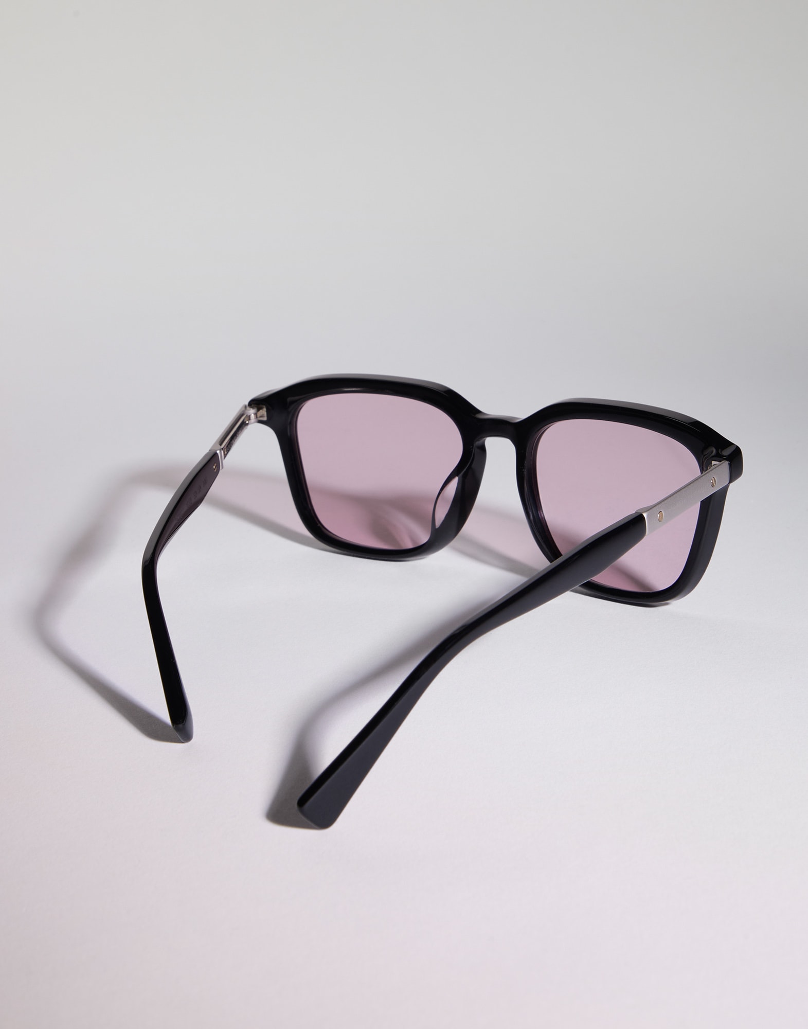 Acetate - Back view - View Full Screen