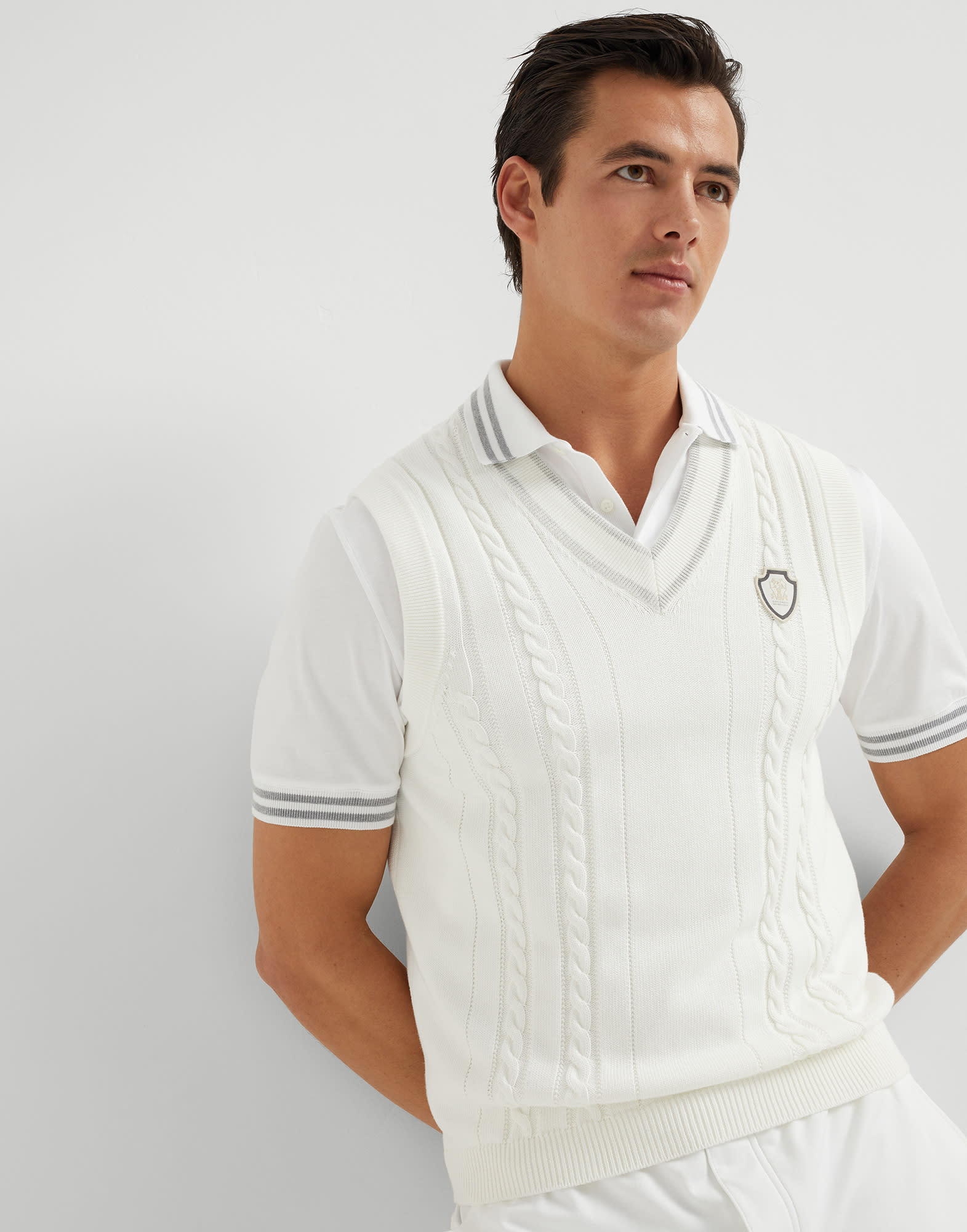 V-neck - Editorial view - View Full Screen